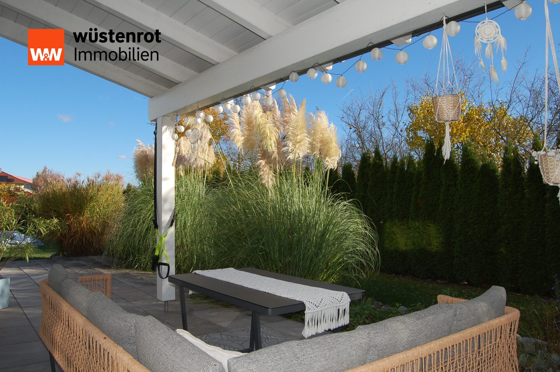 Immobilienangebot - Aholfing / Niedermotzing - Alle - Neuwertiges, modernes Einfamilienhaus auf 1.400 m² Grundstück mit Pool & Doppelgarage – Aholfing
