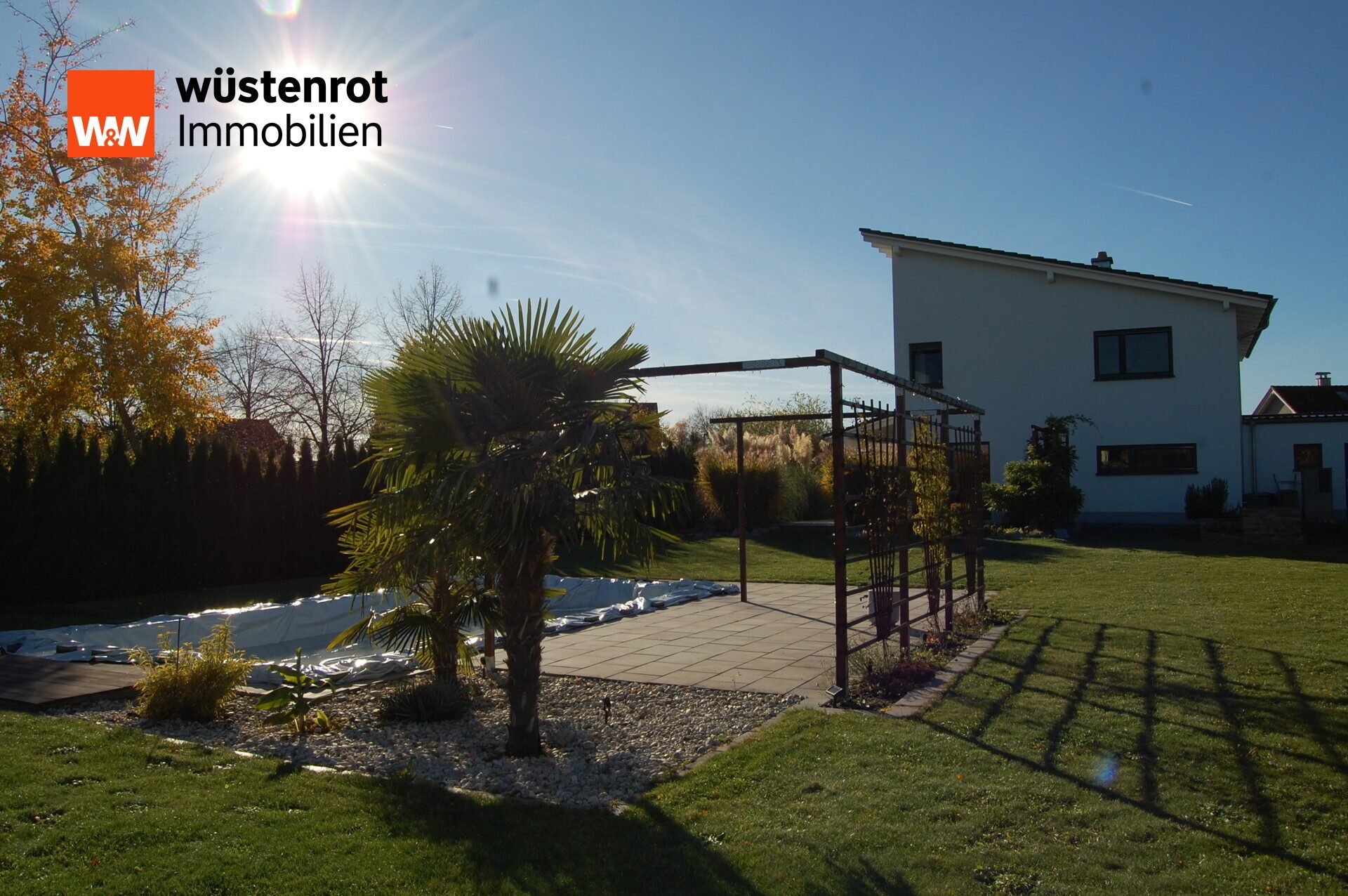 Immobilienangebot - Aholfing / Niedermotzing - Alle - Neuwertiges, modernes Einfamilienhaus auf 1.400 m² Grundstück mit Pool & Doppelgarage – Aholfing