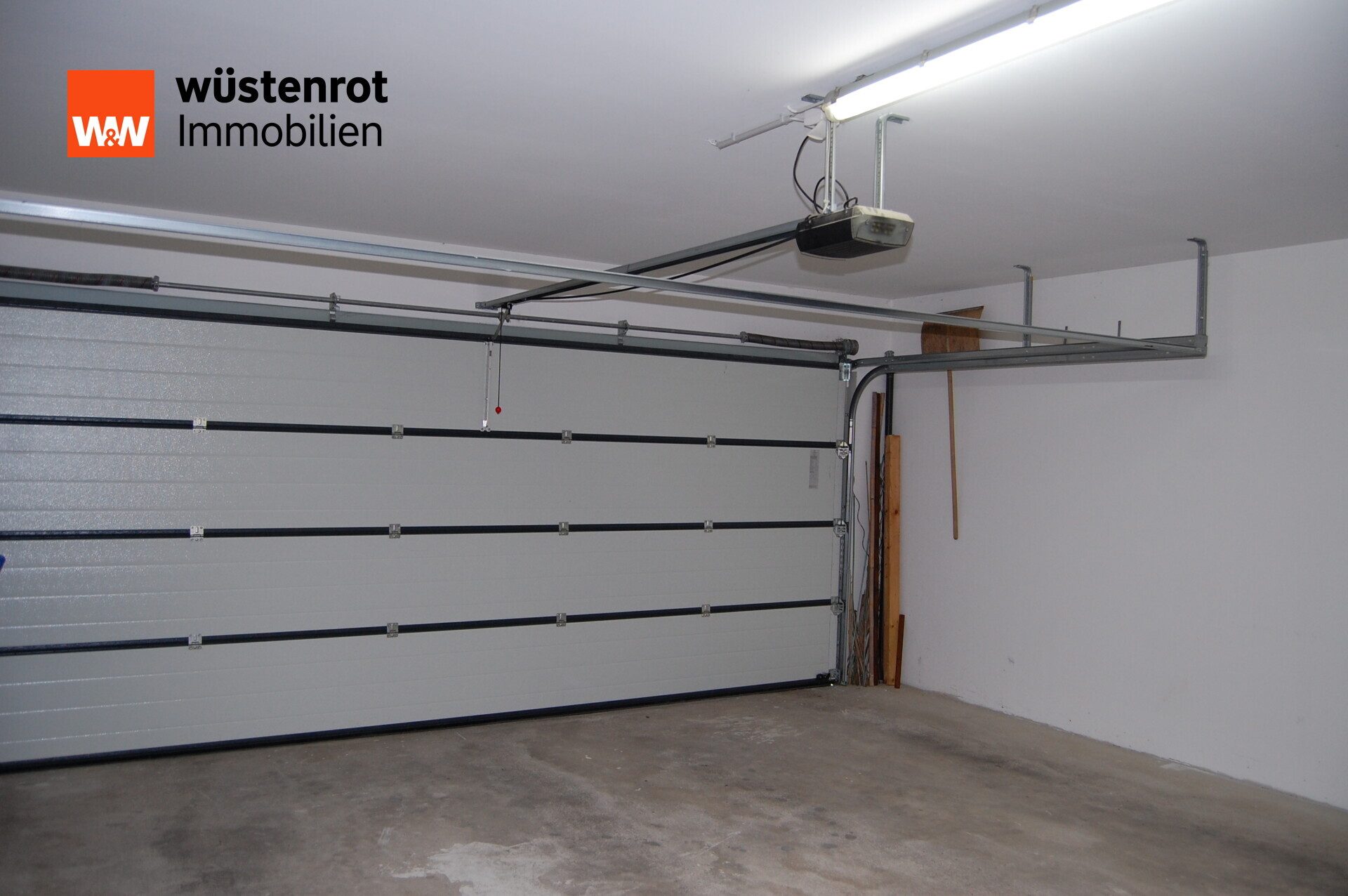 Immobilienangebot - Aholfing / Niedermotzing - Alle - Neuwertiges, modernes Einfamilienhaus auf 1.400 m² Grundstück mit Pool & Doppelgarage – Aholfing