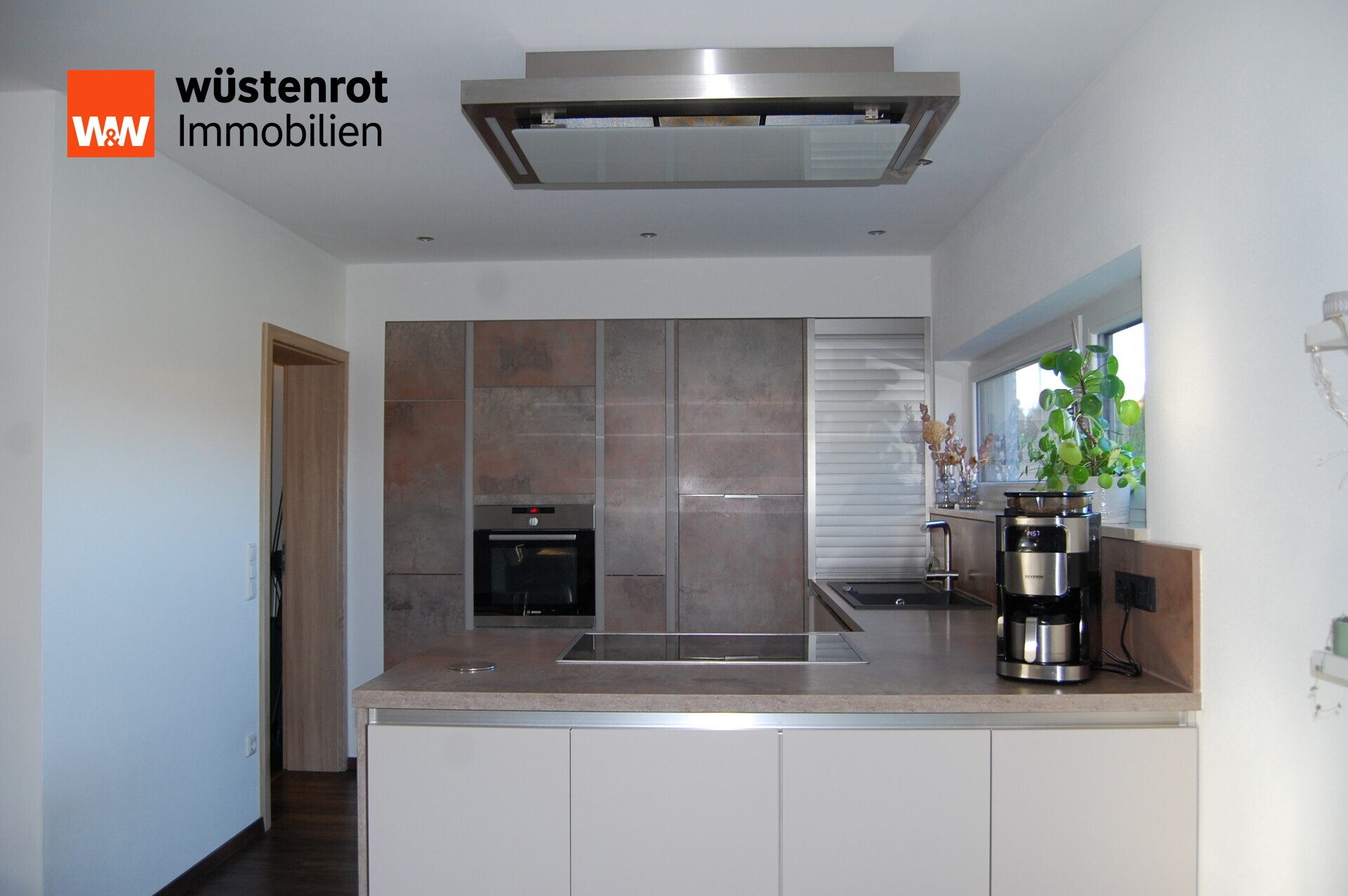 Immobilienangebot - Aholfing / Niedermotzing - Alle - Neuwertiges, modernes Einfamilienhaus auf 1.400 m² Grundstück mit Pool & Doppelgarage – Aholfing
