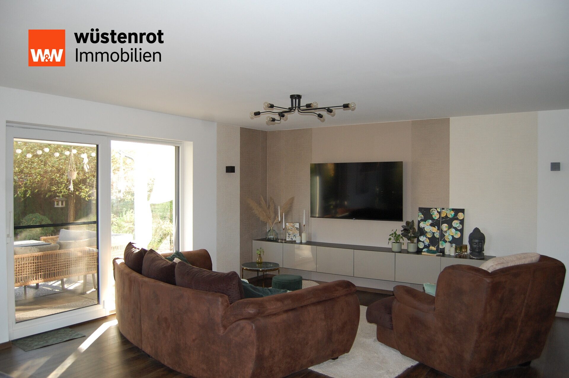 Immobilienangebot - Aholfing / Niedermotzing - Alle - Neuwertiges, modernes Einfamilienhaus auf 1.400 m² Grundstück mit Pool & Doppelgarage – Aholfing