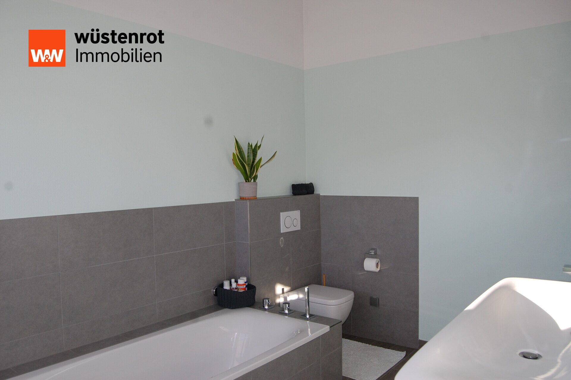 Immobilienangebot - Aholfing / Niedermotzing - Alle - Neuwertiges, modernes Einfamilienhaus auf 1.400 m² Grundstück mit Pool & Doppelgarage – Aholfing