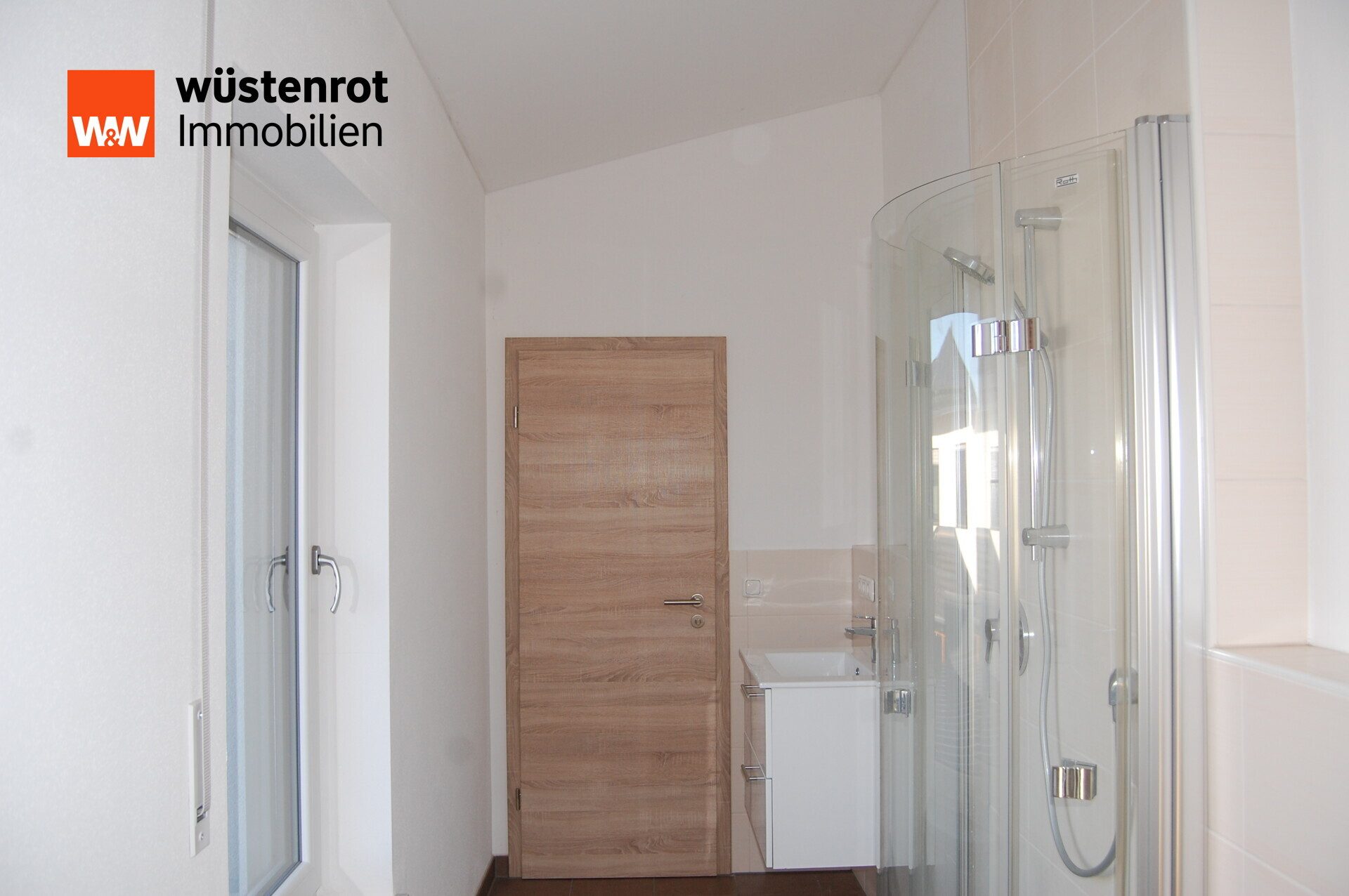 Immobilienangebot - Aholfing / Niedermotzing - Alle - Neuwertiges, modernes Einfamilienhaus auf 1.400 m² Grundstück mit Pool & Doppelgarage – Aholfing