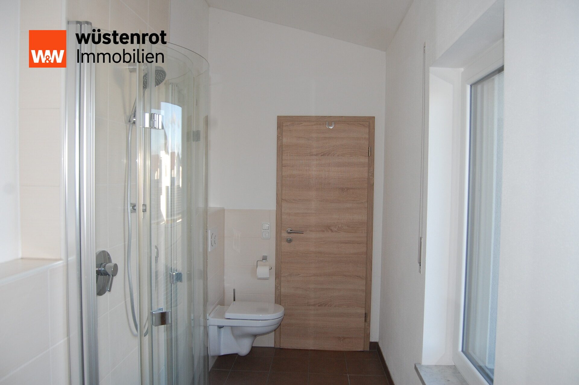 Immobilienangebot - Aholfing / Niedermotzing - Alle - Neuwertiges, modernes Einfamilienhaus auf 1.400 m² Grundstück mit Pool & Doppelgarage – Aholfing