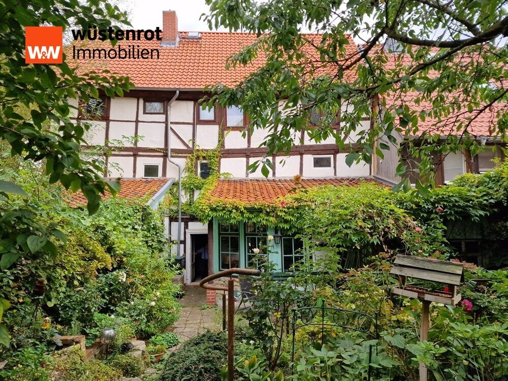 Immobilienangebot - Wegeleben - Alle - Historisches Mehrfamilienhaus im Zentrum von Wegeleben - ideal als Handwerkerobjekt, für Investoren oder als Mehrgenerationenhaus