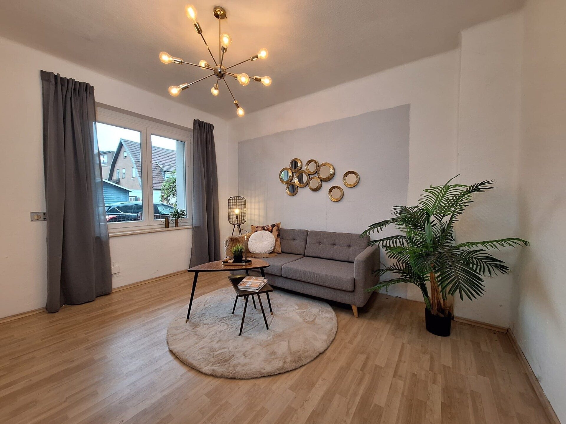 Immobilienangebot - Duisburg - Alle - Lust auf Garten? Charmantes Zweifamilienhaus mit Erker, Garten und Balkon sucht fleißige Handwerker!