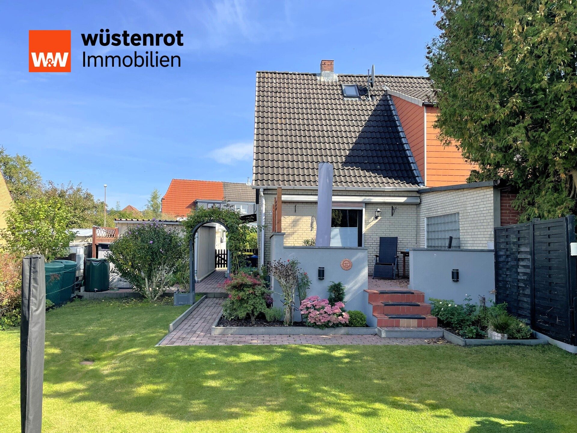 Immobilienangebot - Reinfeld (Holstein) - Alle - Kleine Doppelhaushälfte mit Erweiterungsmöglichkeiten auf einem tollem Grundstück in Reinfeld