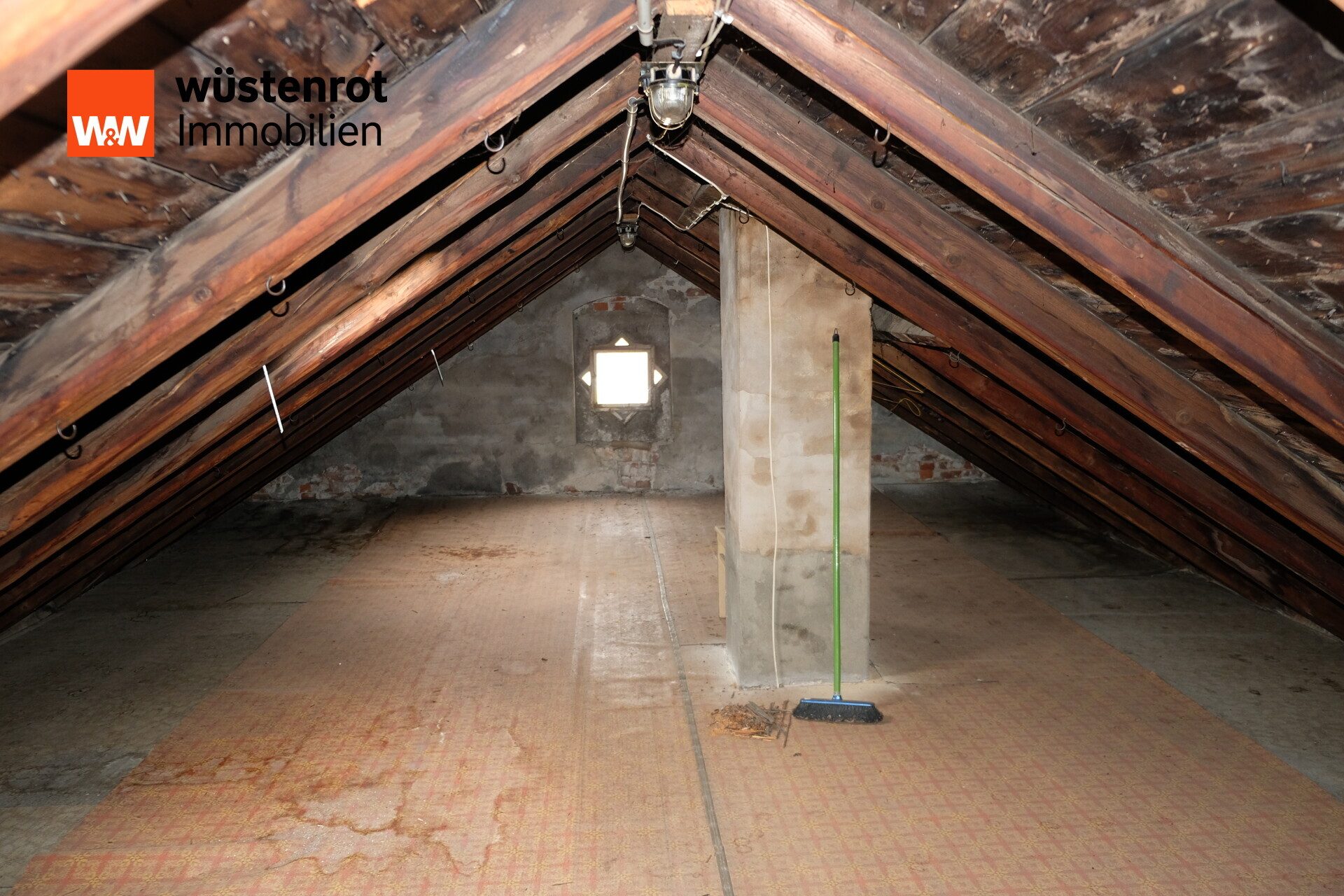 Immobilienangebot - Eppendorf - Alle - Zwei Mehrfamilienhäuser mit Gaststätte & großem Grundstück im Zentrum von Eppendorf