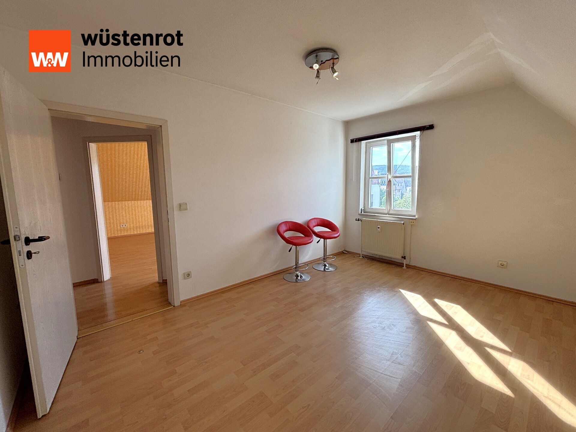 Immobilienangebot - Hersbruck - Alle - Über den Dächern Hersbrucks
Barrierefreie DG-Wohnung - ca. 96 m² - Loggia - TG-Stellplatz