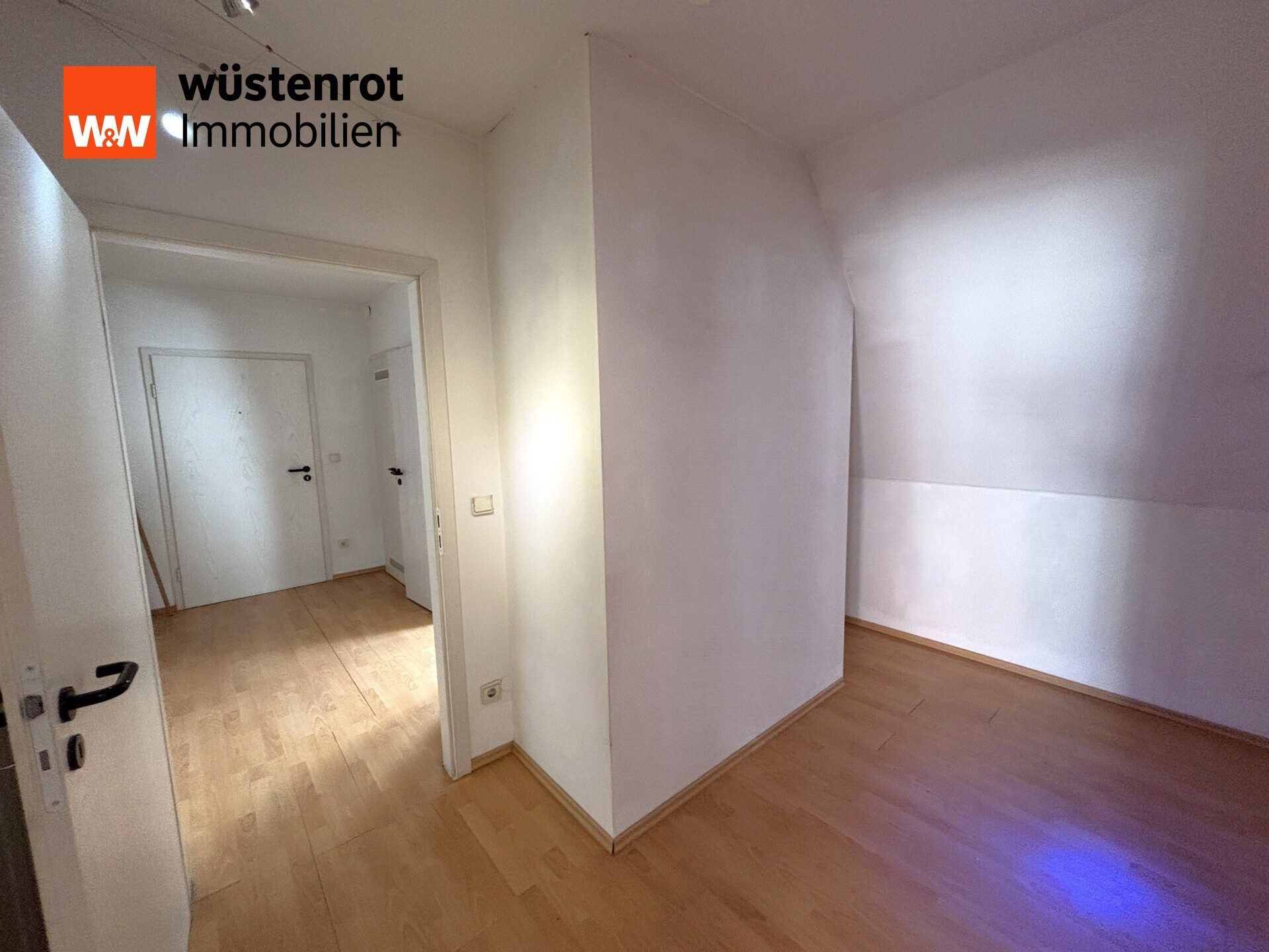 Immobilienangebot - Hersbruck - Alle - Über den Dächern Hersbrucks
Barrierefreie DG-Wohnung - ca. 96 m² - Loggia - TG-Stellplatz
