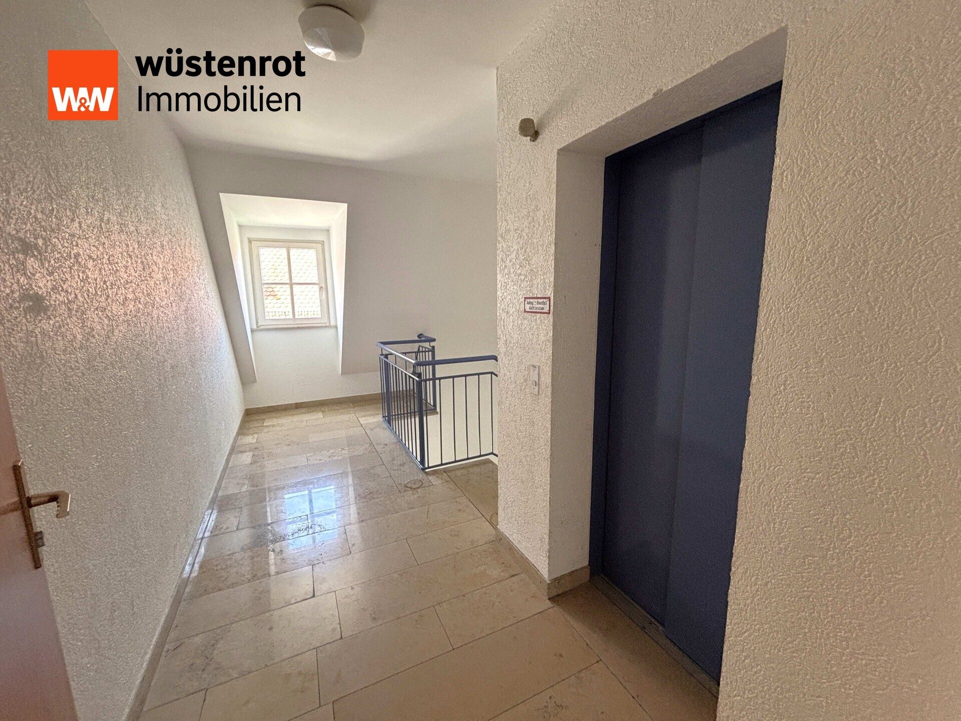 Immobilienangebot - Hersbruck - Alle - Über den Dächern Hersbrucks
Barrierefreie DG-Wohnung - ca. 96 m² - Loggia - TG-Stellplatz
