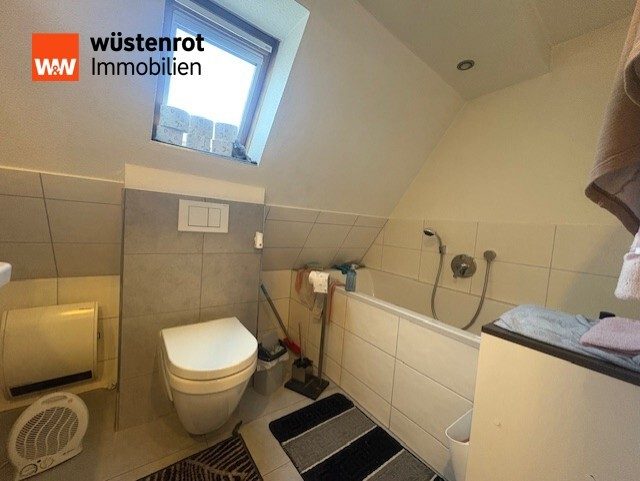 Immobilienangebot - Pforzheim / Büchenbronn - Alle - Attraktives renoviertes Einfamilienhaus mit großer ausgebauter Scheune in Pforzheim-Büchenbronn