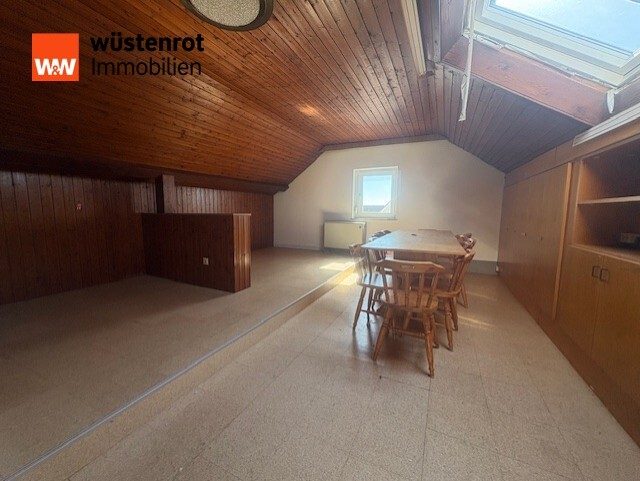 Immobilienangebot - Pforzheim / Büchenbronn - Alle - Attraktives renoviertes Einfamilienhaus mit großer ausgebauter Scheune in Pforzheim-Büchenbronn