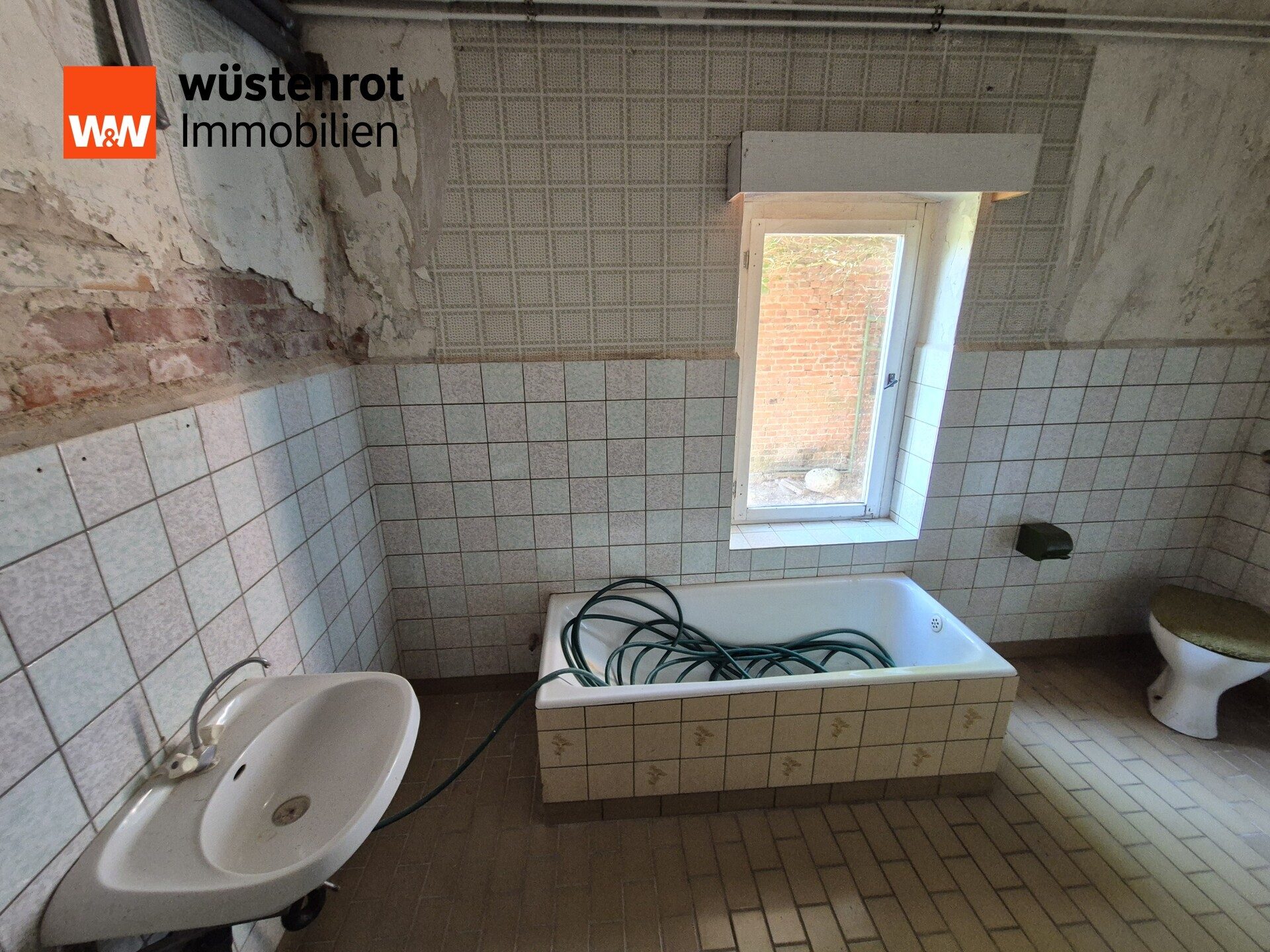 Immobilienangebot - Herzfeld - Alle - Günstiges Investment - ca. 600,-€/m² - Original Bauernhaus mit Stall und 2 Garagen