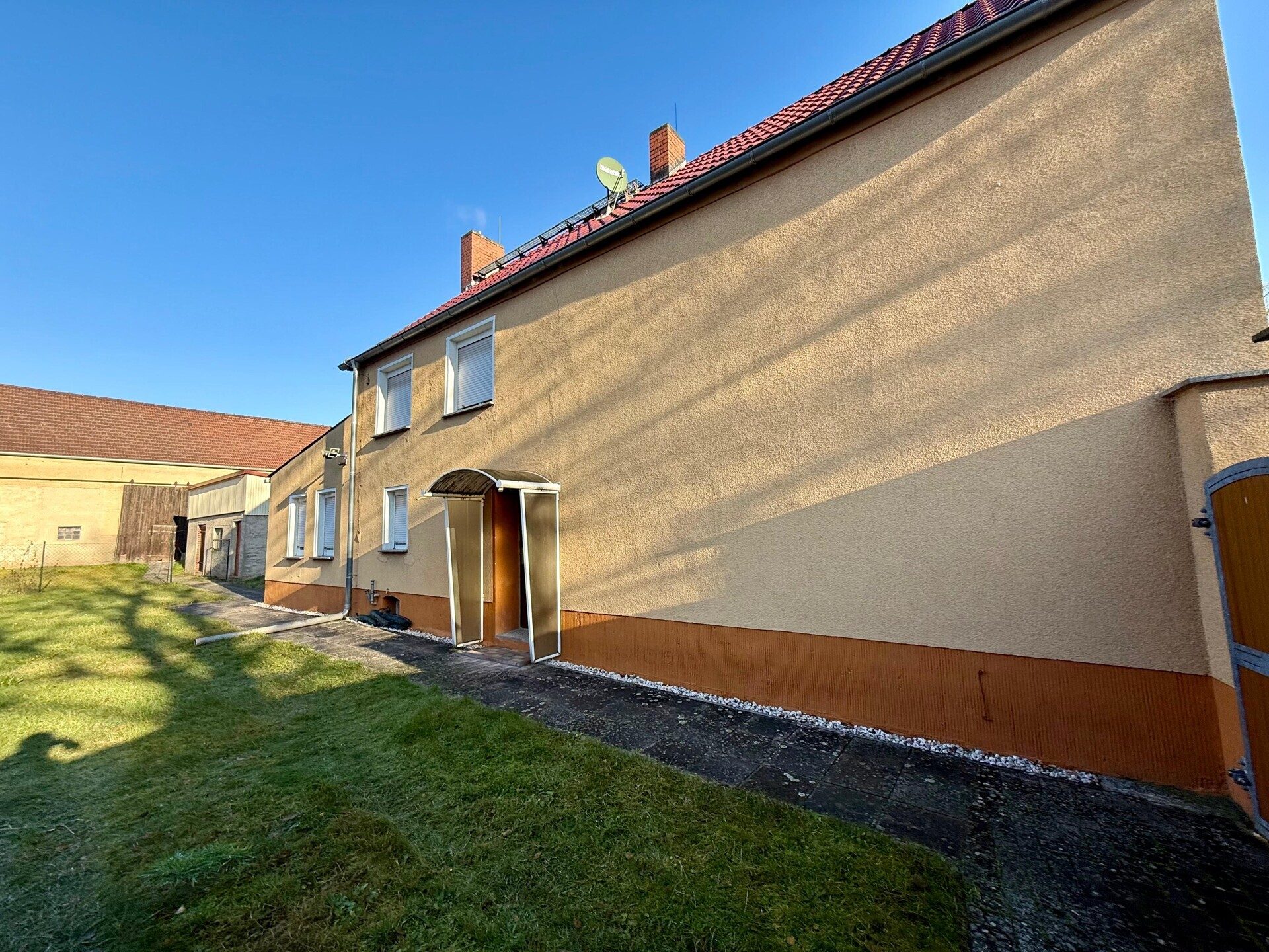 Immobilienangebot - Illmersdorf - Alle - Ländliches Anwesen mit Scheune, Werkstatt & 1.925 m² Grundstück in Illmersdorf