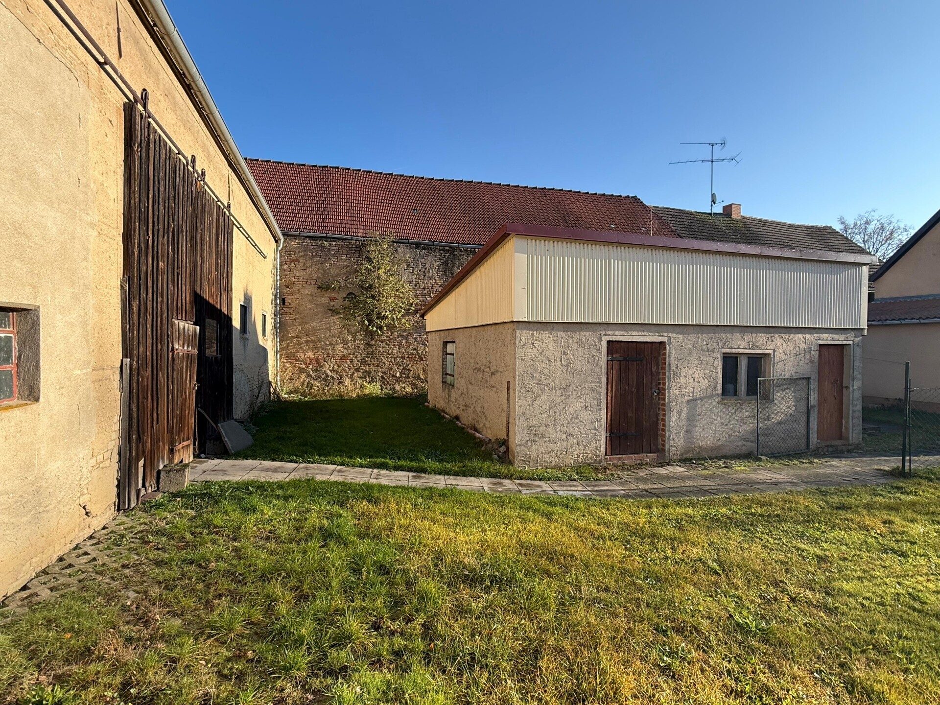 Immobilienangebot - Illmersdorf - Alle - Ländliches Anwesen mit Scheune, Werkstatt & 1.925 m² Grundstück in Illmersdorf