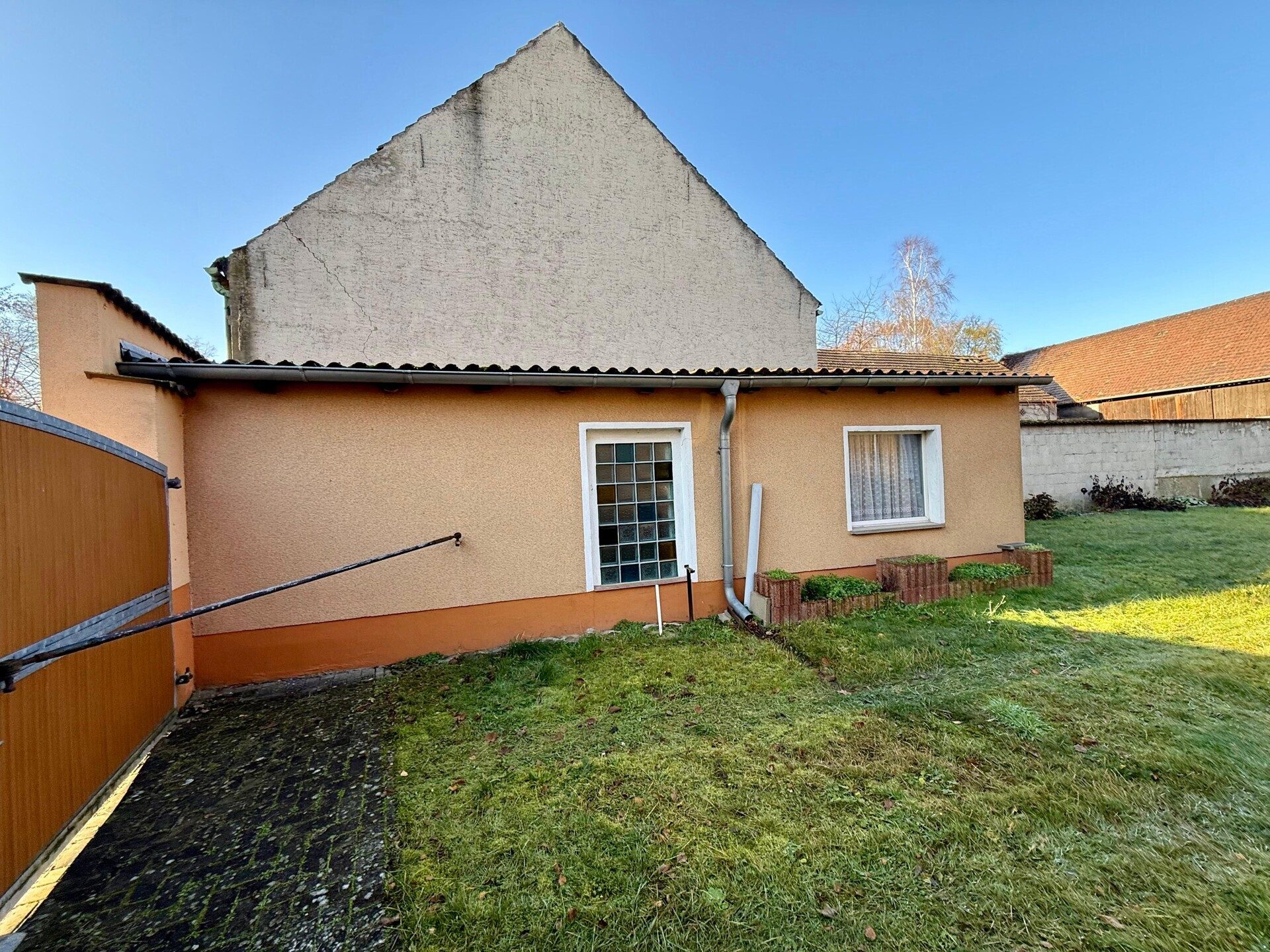 Immobilienangebot - Illmersdorf - Alle - Ländliches Anwesen mit Scheune, Werkstatt & 1.925 m² Grundstück in Illmersdorf