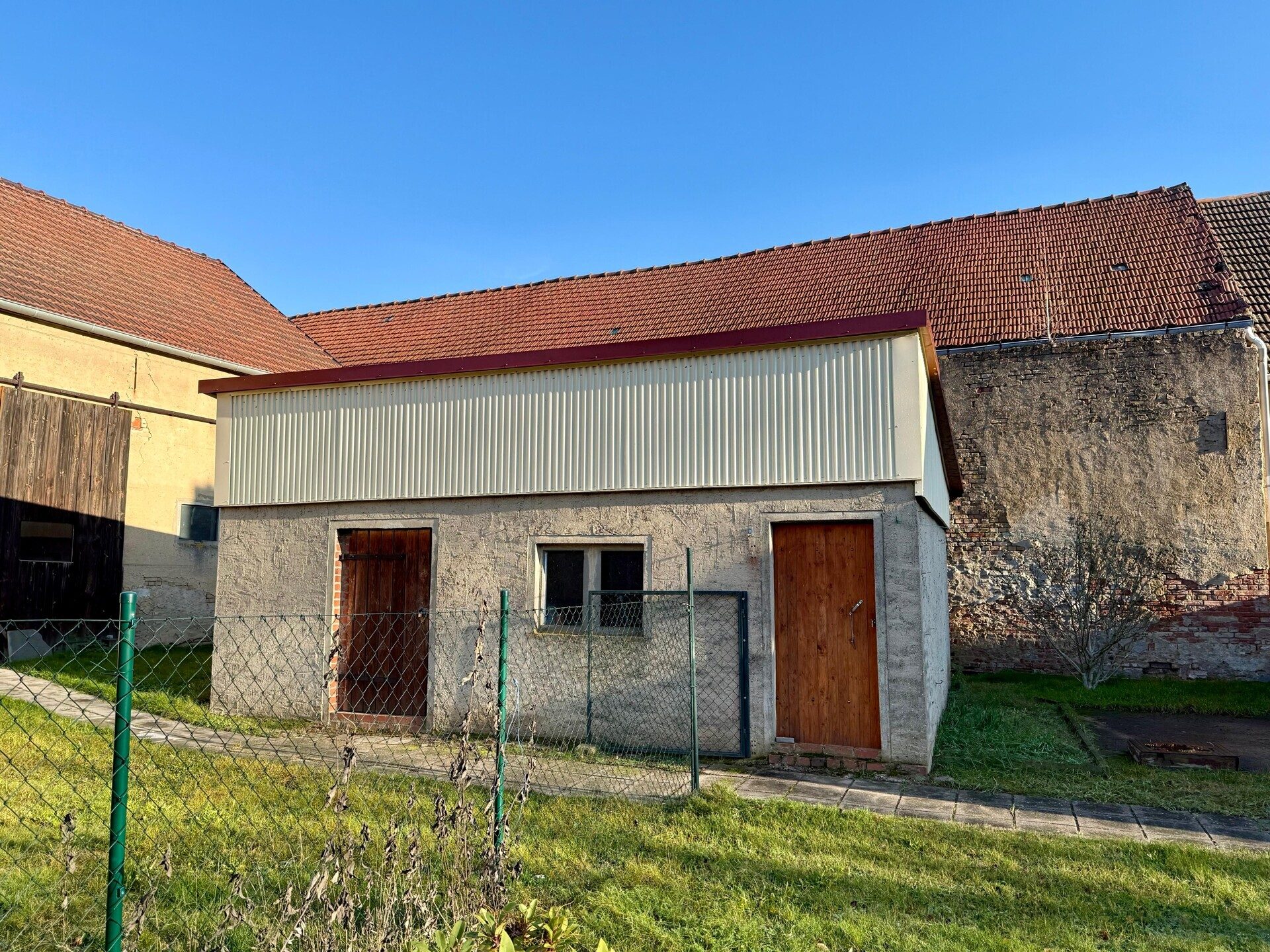Immobilienangebot - Illmersdorf - Alle - Ländliches Anwesen mit Scheune, Werkstatt & 1.925 m² Grundstück in Illmersdorf