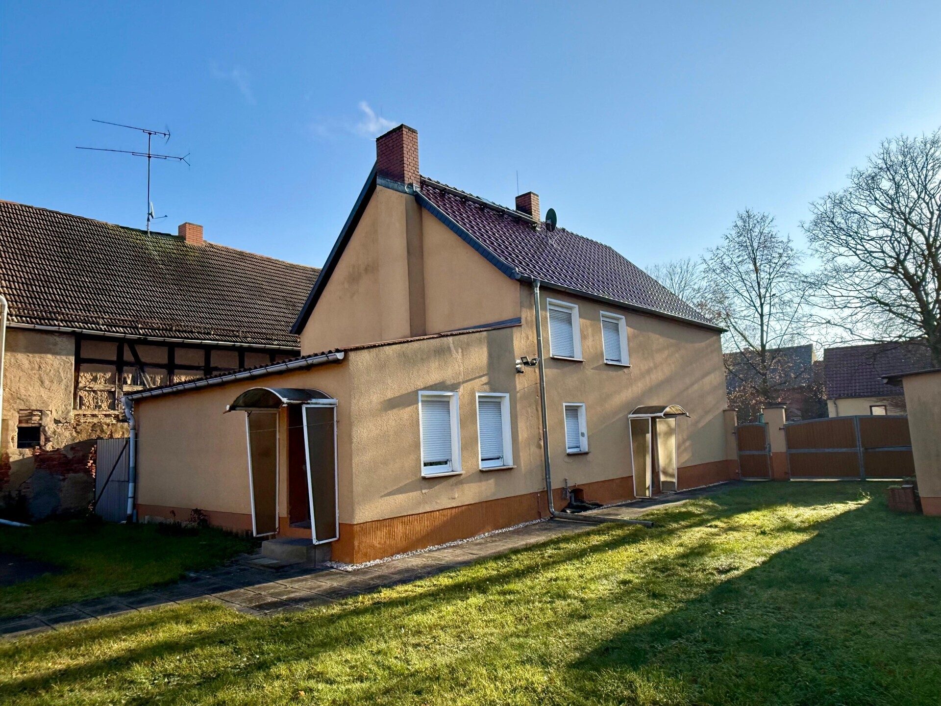 Immobilienangebot - Illmersdorf - Alle - Ländliches Anwesen mit Scheune, Werkstatt & 1.925 m² Grundstück in Illmersdorf