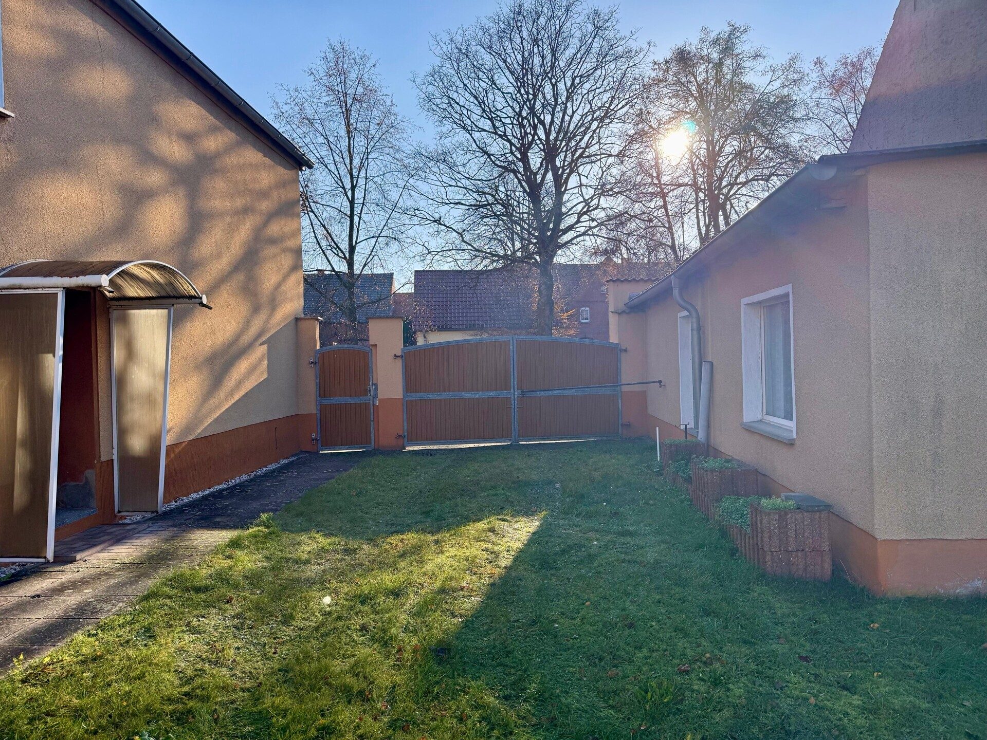 Immobilienangebot - Illmersdorf - Alle - Ländliches Anwesen mit Scheune, Werkstatt & 1.925 m² Grundstück in Illmersdorf