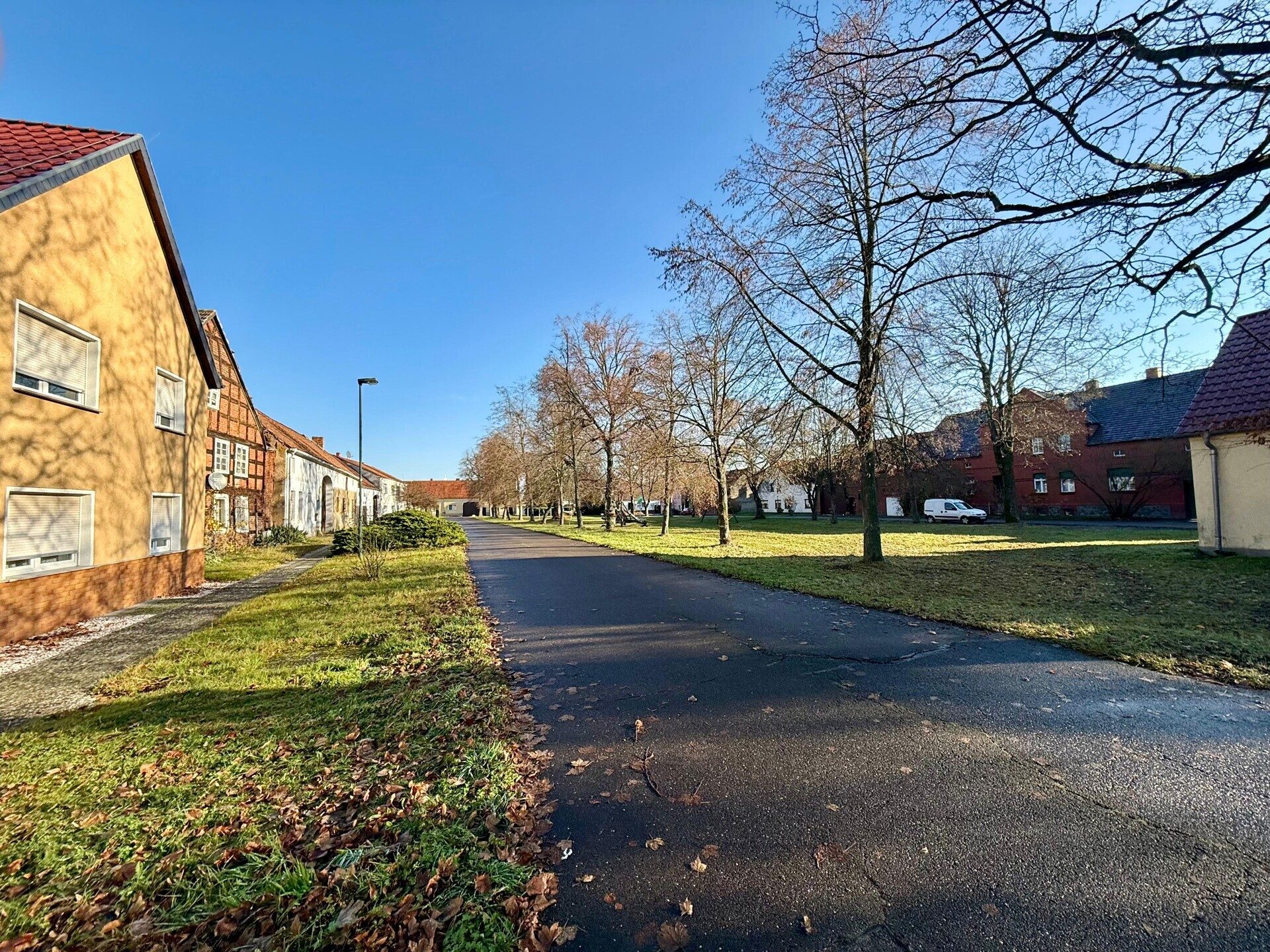 Immobilienangebot - Illmersdorf - Alle - Ländliches Anwesen mit Scheune, Werkstatt & 1.925 m² Grundstück in Illmersdorf