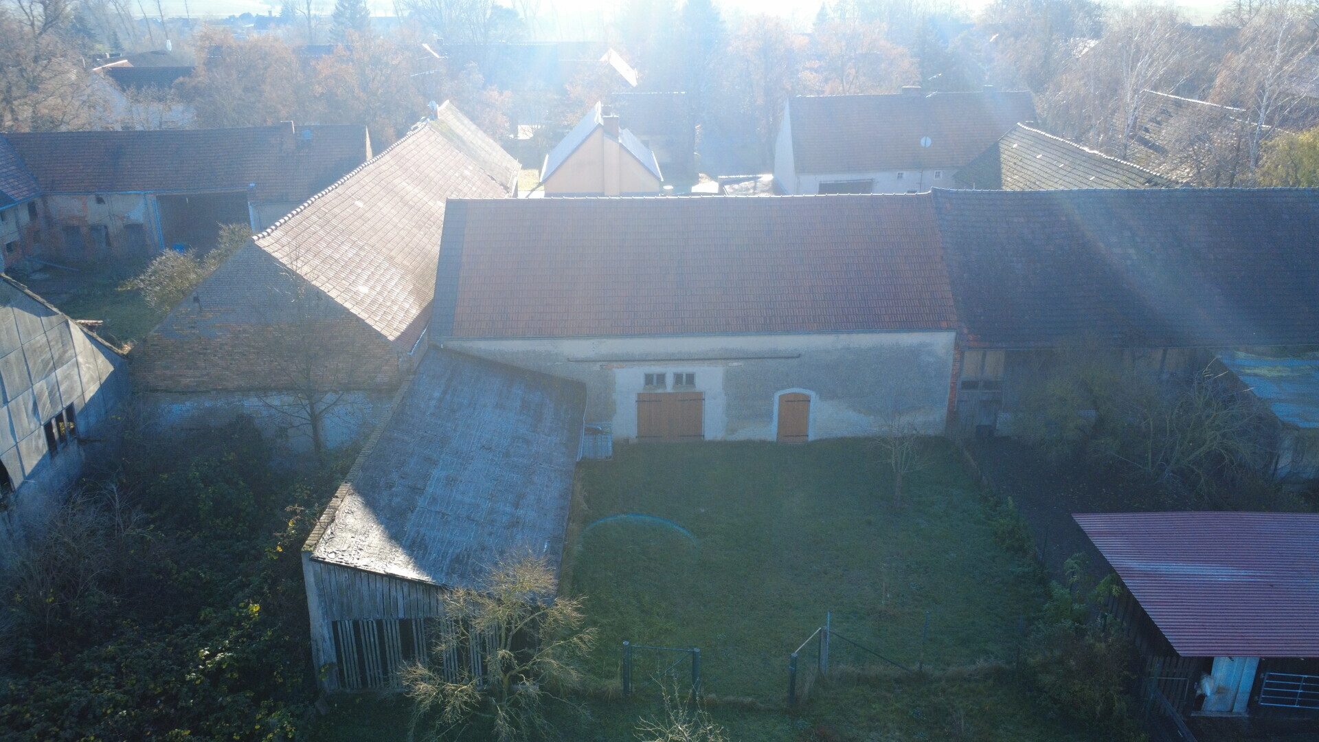 Immobilienangebot - Illmersdorf - Alle - Ländliches Anwesen mit Scheune, Werkstatt & 1.925 m² Grundstück in Illmersdorf