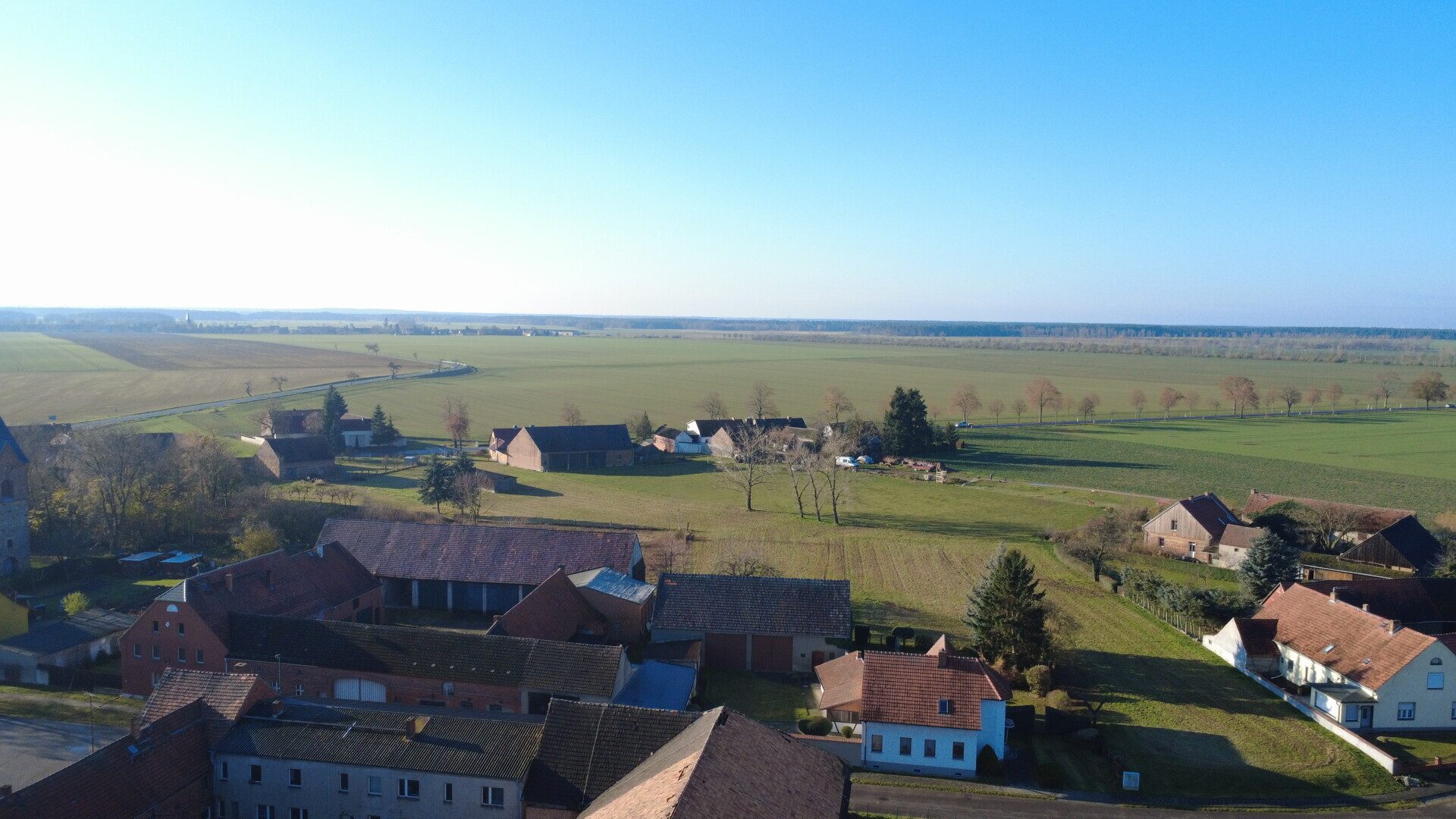 Immobilienangebot - Illmersdorf - Alle - Ländliches Anwesen mit Scheune, Werkstatt & 1.925 m² Grundstück in Illmersdorf
