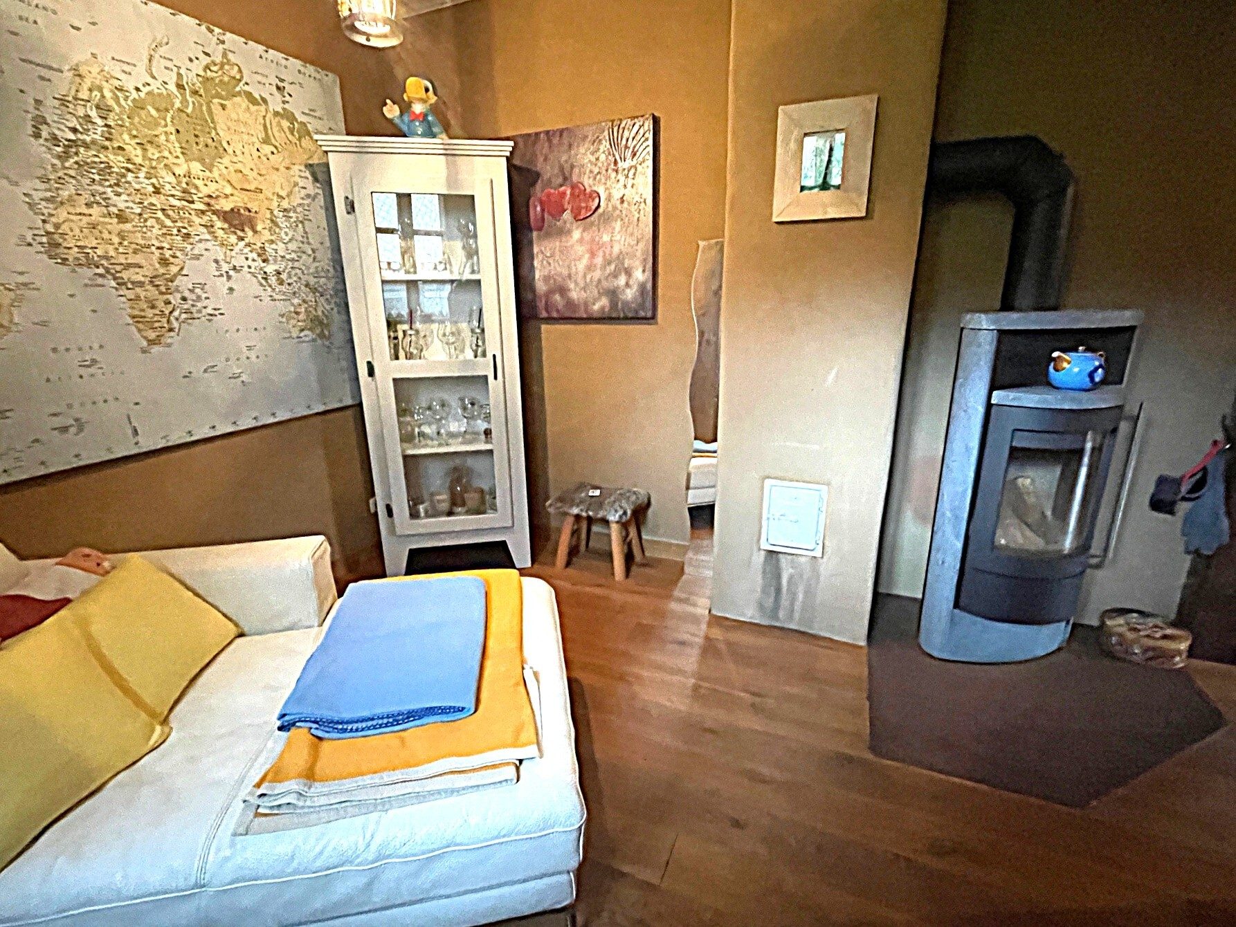 Immobilienangebot - Üxheim / Niederehe - Alle - Wohnen Sie da, wo andere Urlaub machen
1 Haus und 1 Wohnung  mit Doppelgarage
stilvoll - gemütlich