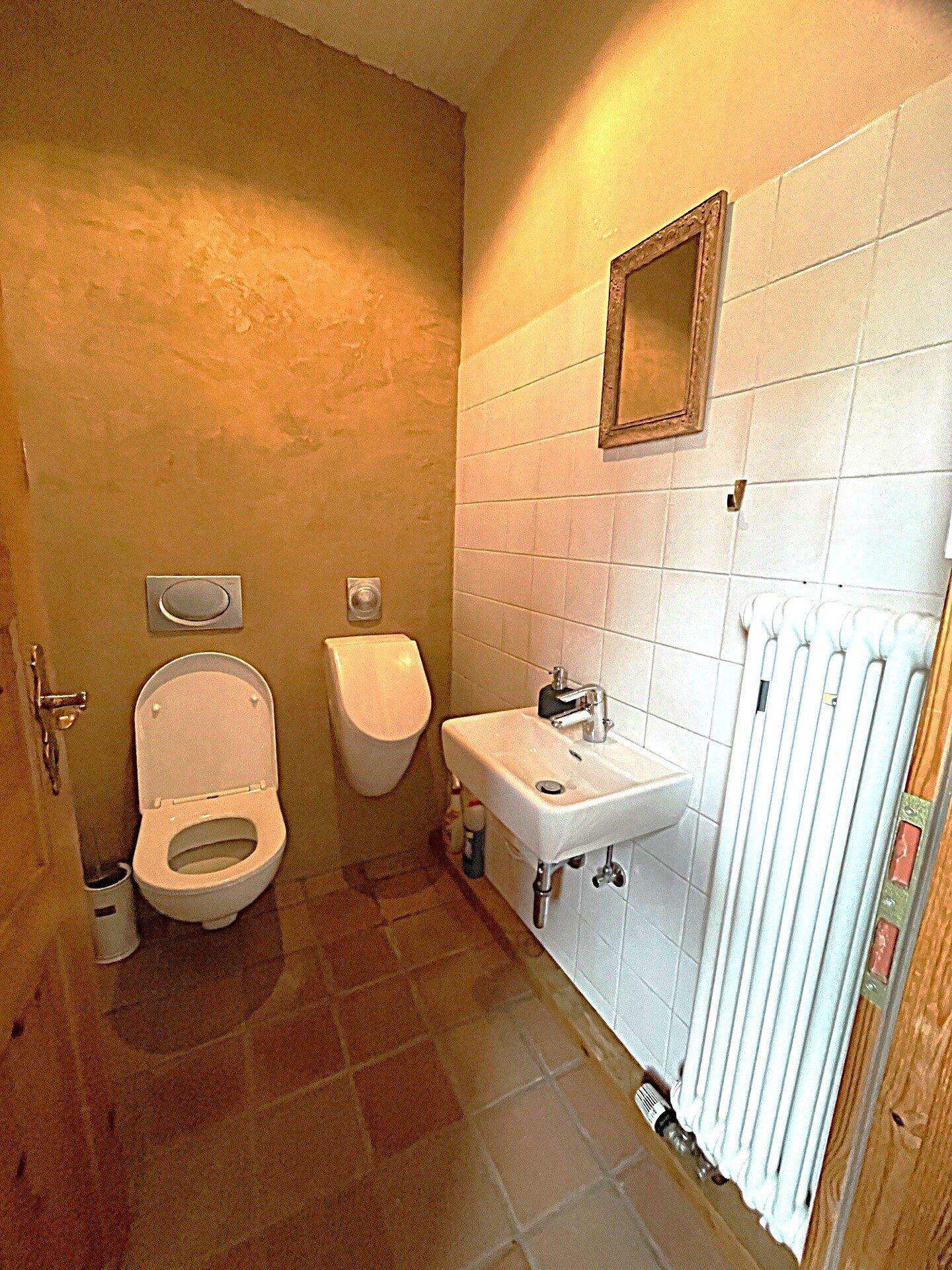 Immobilienangebot - Üxheim / Niederehe - Alle - Wohnen Sie da, wo andere Urlaub machen
1 Haus und 1 Wohnung  mit Doppelgarage
stilvoll - gemütlich