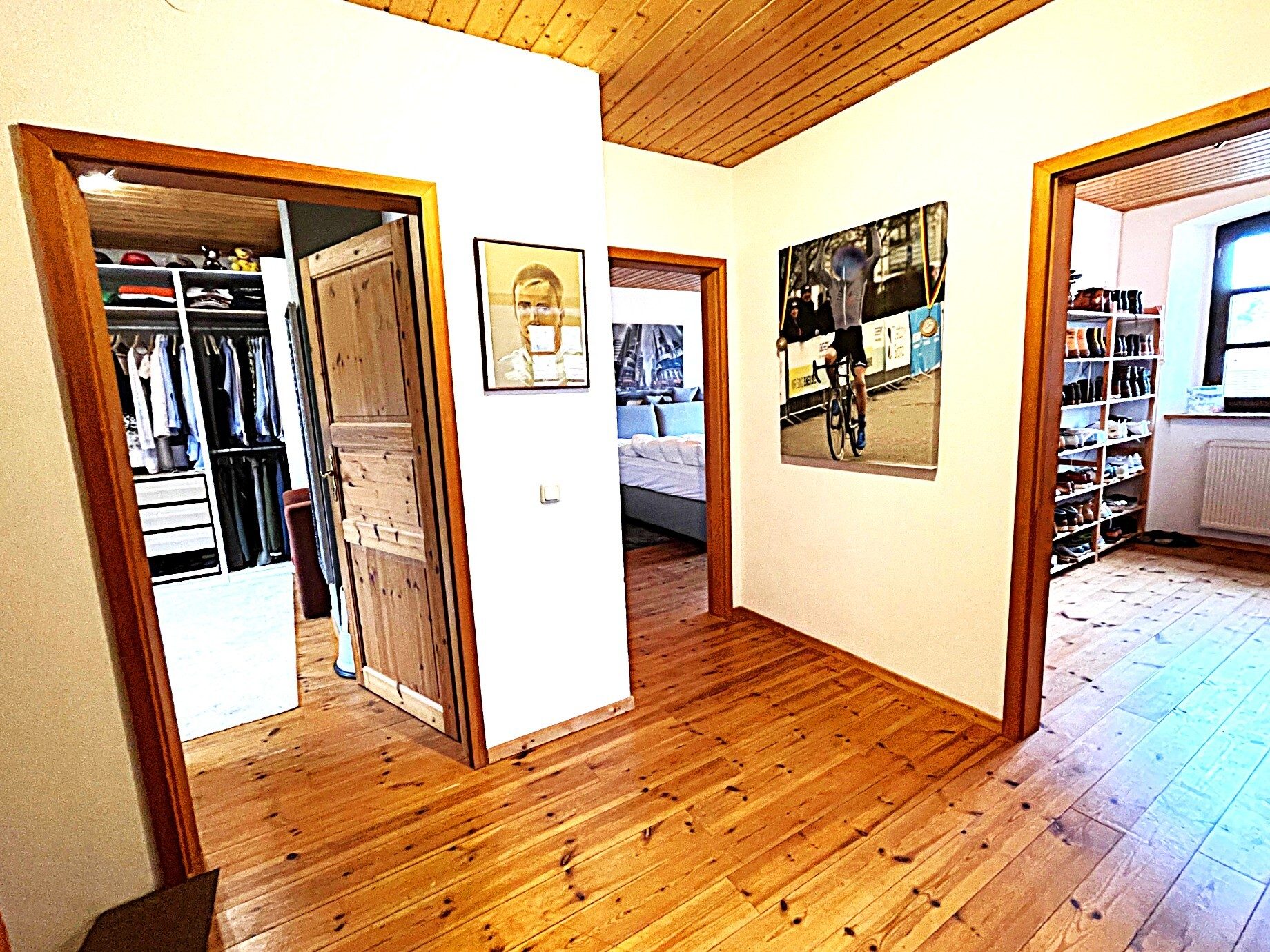 Immobilienangebot - Üxheim / Niederehe - Alle - Wohnen Sie da, wo andere Urlaub machen
1 Haus und 1 Wohnung  mit Doppelgarage
stilvoll - gemütlich