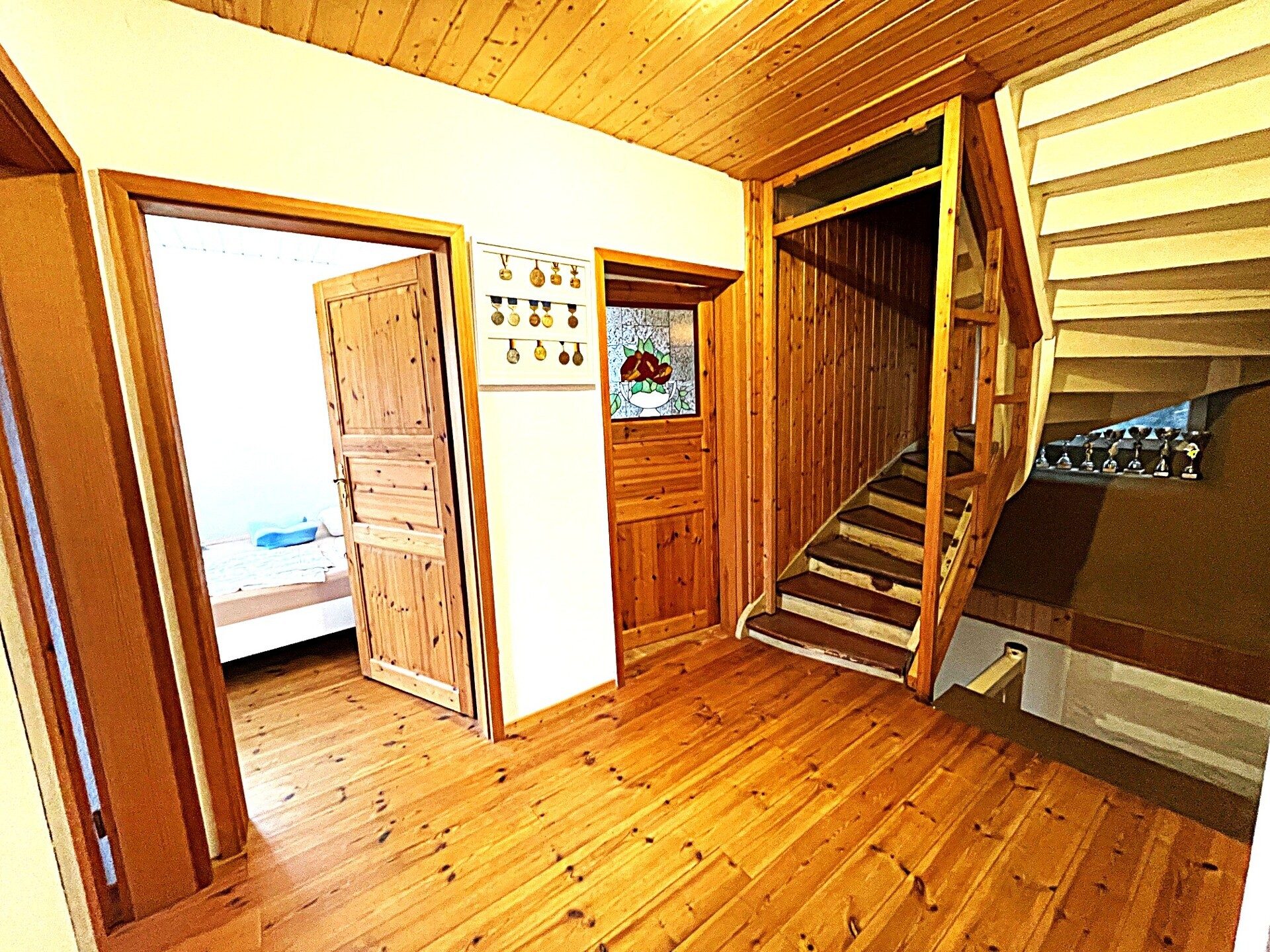 Immobilienangebot - Üxheim / Niederehe - Alle - Wohnen Sie da, wo andere Urlaub machen
1 Haus und 1 Wohnung  mit Doppelgarage
stilvoll - gemütlich