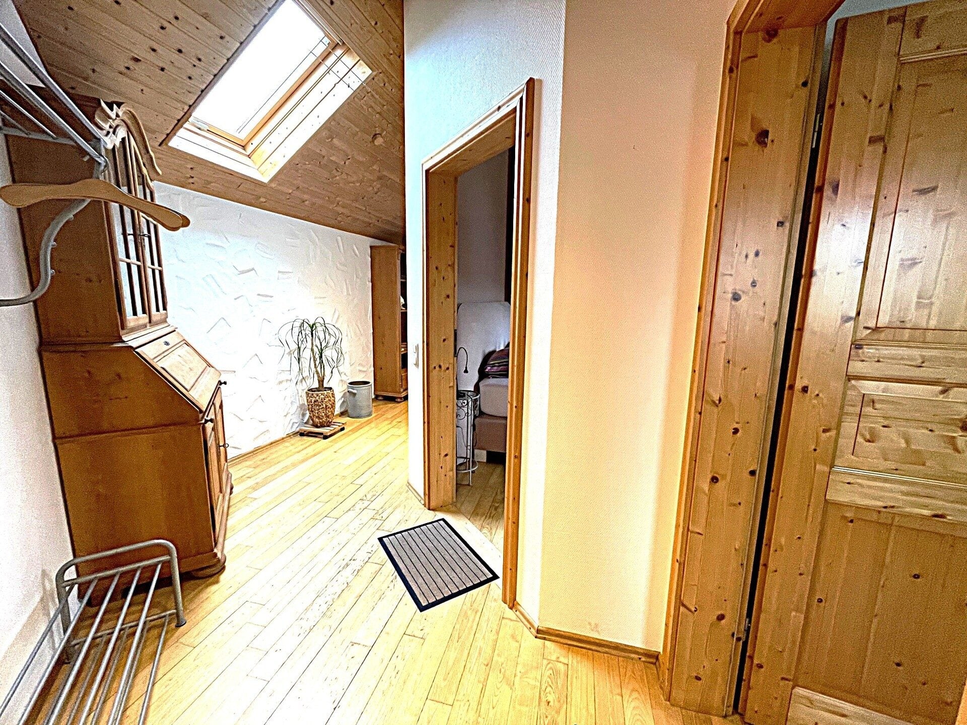 Immobilienangebot - Üxheim / Niederehe - Alle - Wohnen Sie da, wo andere Urlaub machen
1 Haus und 1 Wohnung  mit Doppelgarage
stilvoll - gemütlich