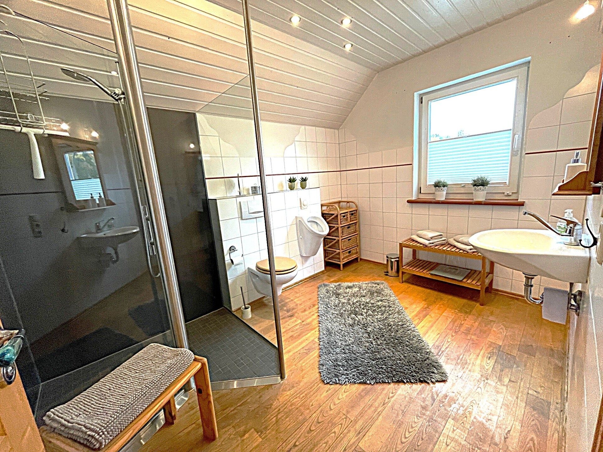 Immobilienangebot - Üxheim / Niederehe - Alle - Wohnen Sie da, wo andere Urlaub machen
1 Haus und 1 Wohnung  mit Doppelgarage
stilvoll - gemütlich