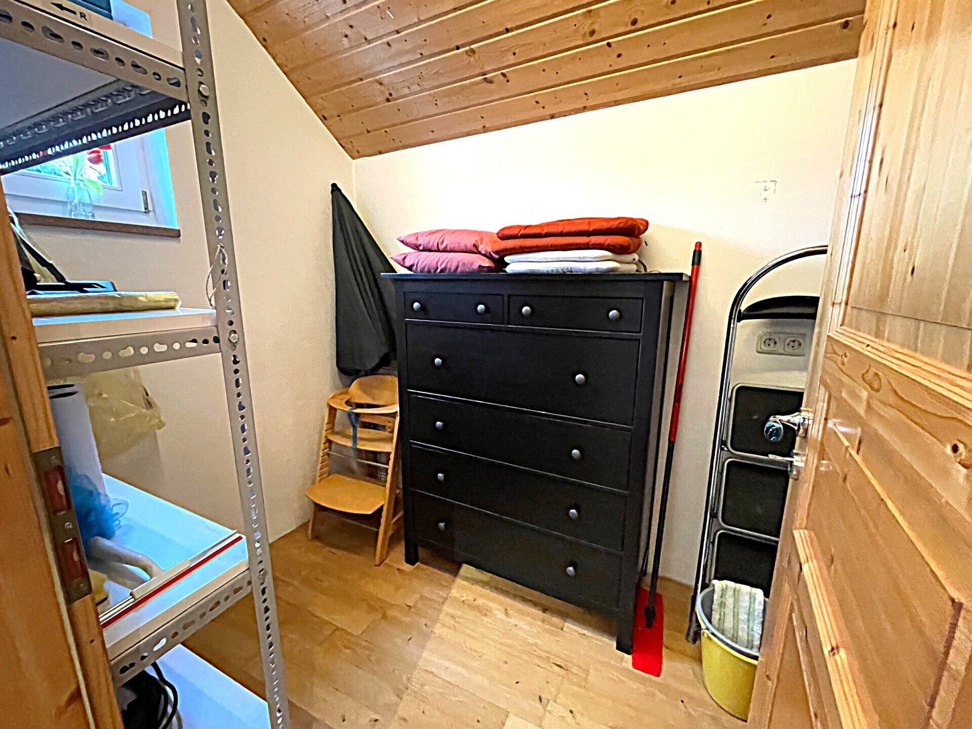 Immobilienangebot - Üxheim / Niederehe - Alle - Wohnen Sie da, wo andere Urlaub machen
1 Haus und 1 Wohnung  mit Doppelgarage
stilvoll - gemütlich