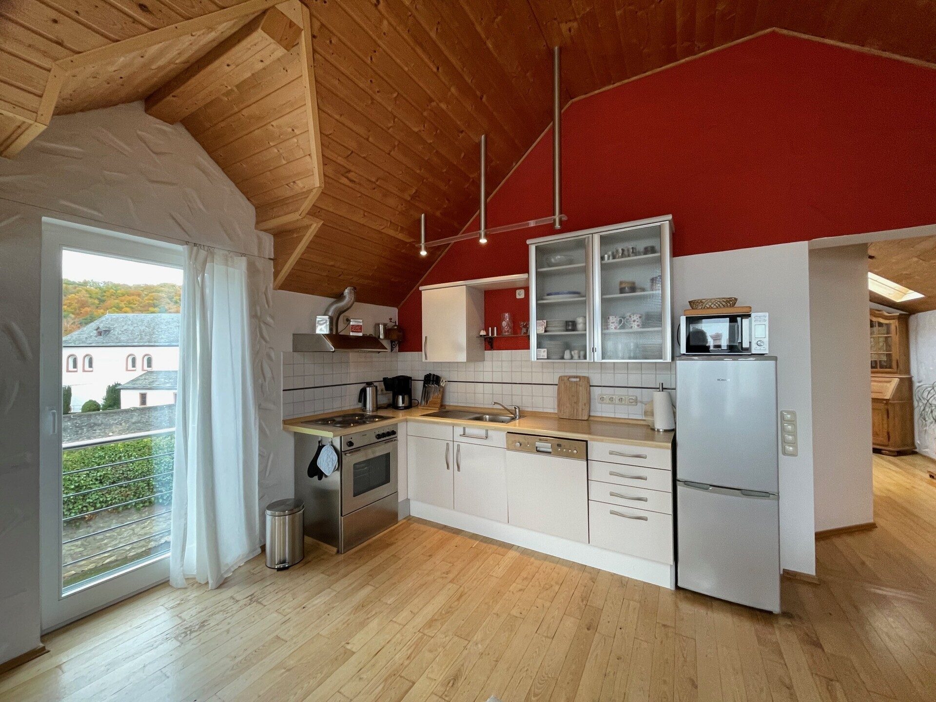 Immobilienangebot - Üxheim / Niederehe - Alle - Wohnen Sie da, wo andere Urlaub machen
1 Haus und 1 Wohnung  mit Doppelgarage
stilvoll - gemütlich