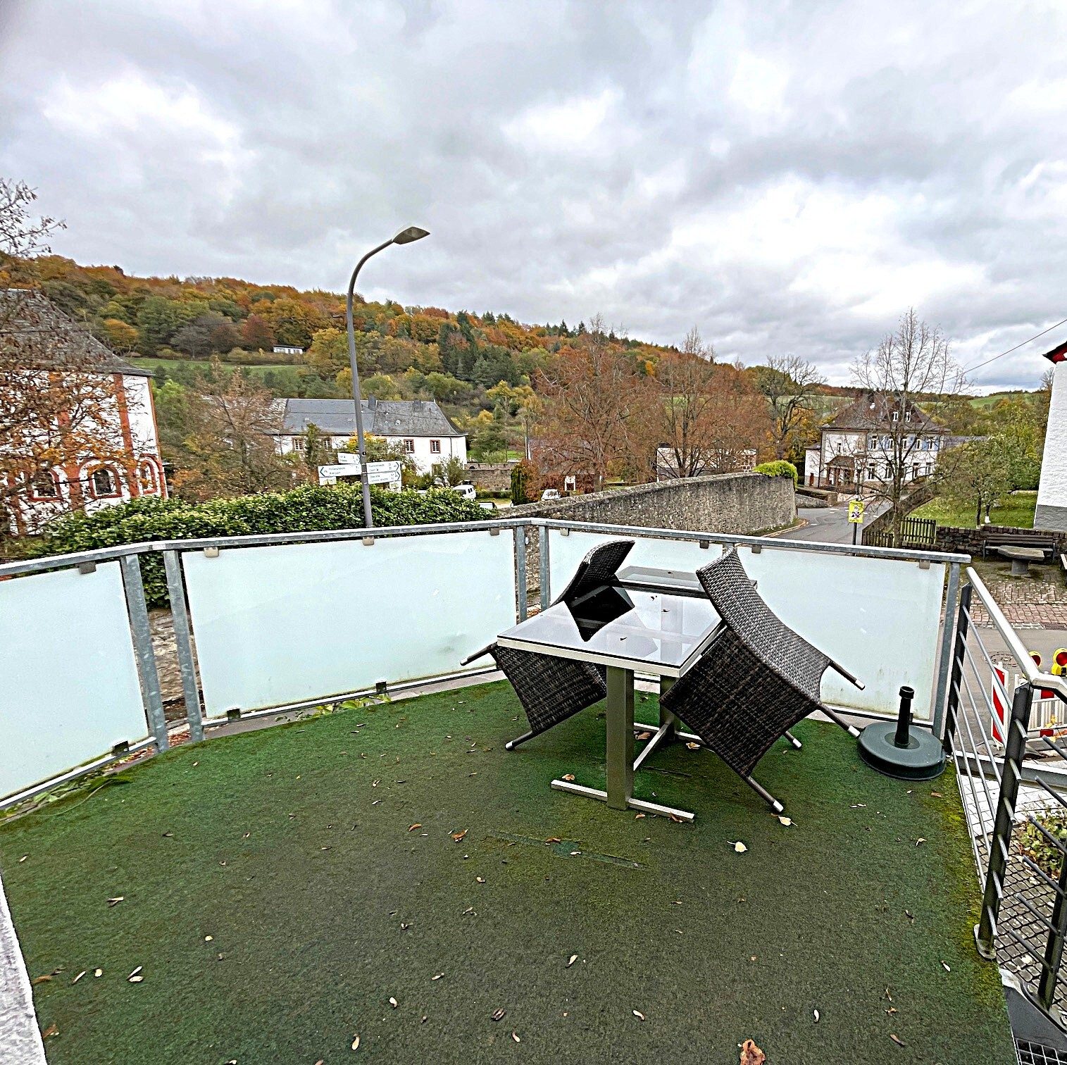 Immobilienangebot - Üxheim / Niederehe - Alle - Wohnen Sie da, wo andere Urlaub machen
1 Haus und 1 Wohnung  mit Doppelgarage
stilvoll - gemütlich