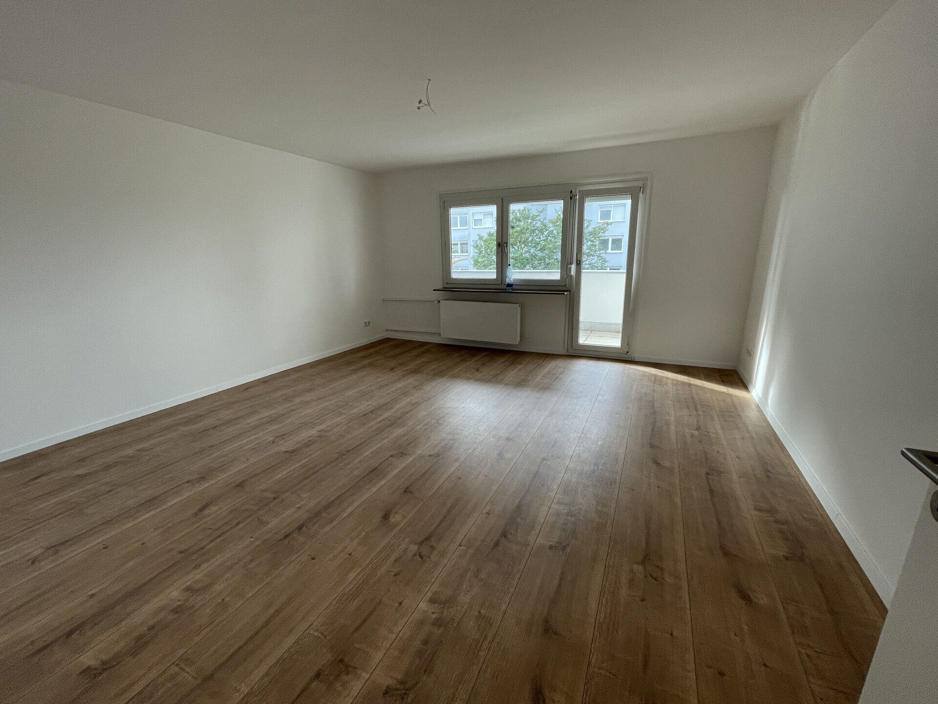 Immobilienangebot - Erlangen - Alle - Top renovierte 3-Zi-Dachgeschoss-Eck-ETW in Erlangen-Bruck mit 7 m² großer West-Loggia!