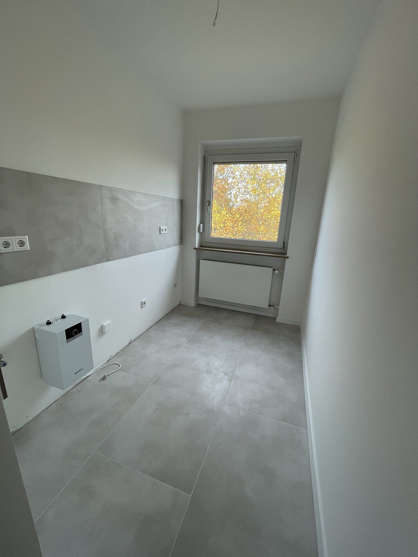 Immobilienangebot - Erlangen - Alle - Top renovierte 3-Zi-Dachgeschoss-Eck-ETW in Erlangen-Bruck mit 7 m² großer West-Loggia!
