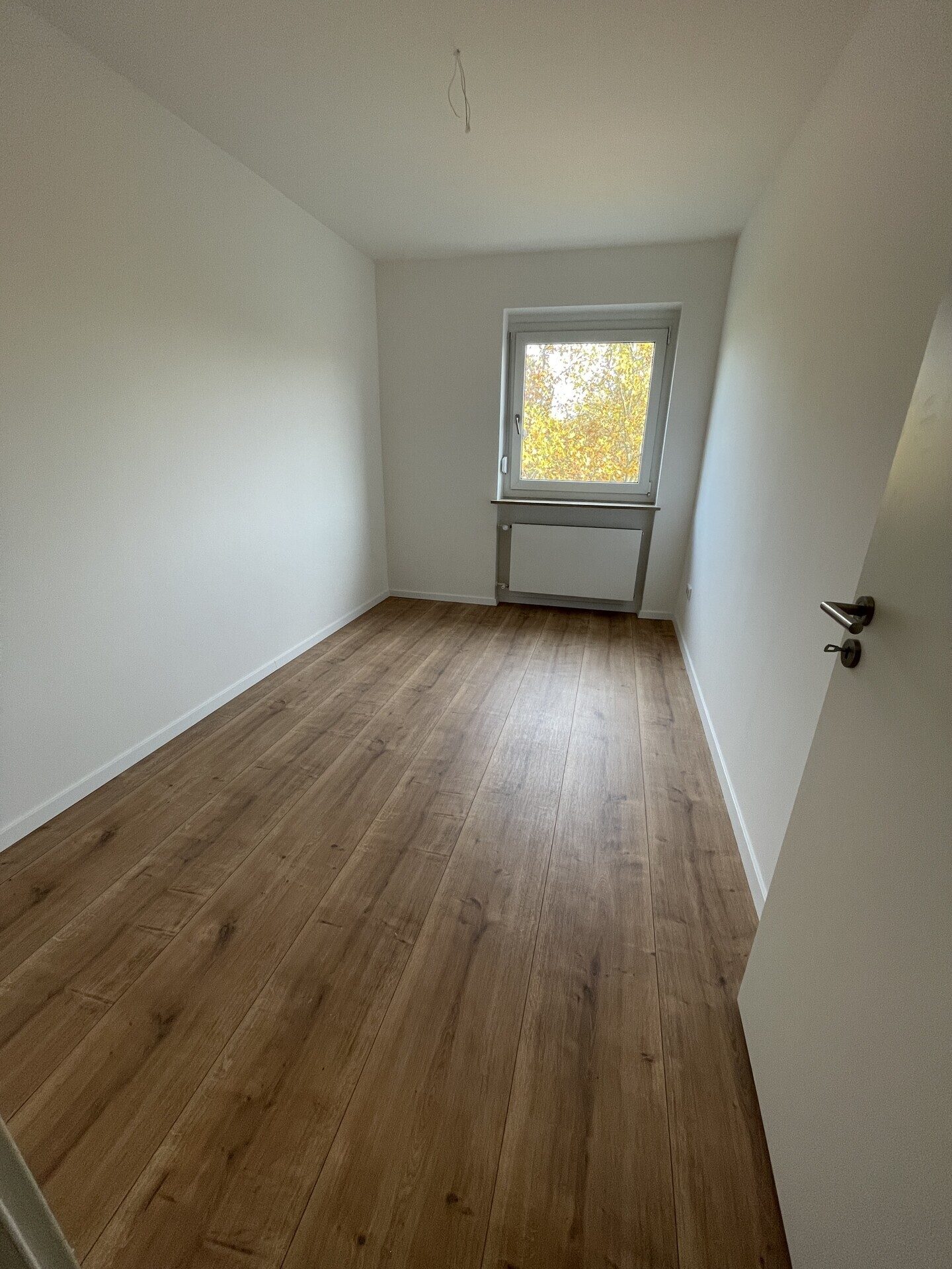 Immobilienangebot - Erlangen - Alle - Top renovierte 3-Zi-Dachgeschoss-Eck-ETW in Erlangen-Bruck mit 7 m² großer West-Loggia!