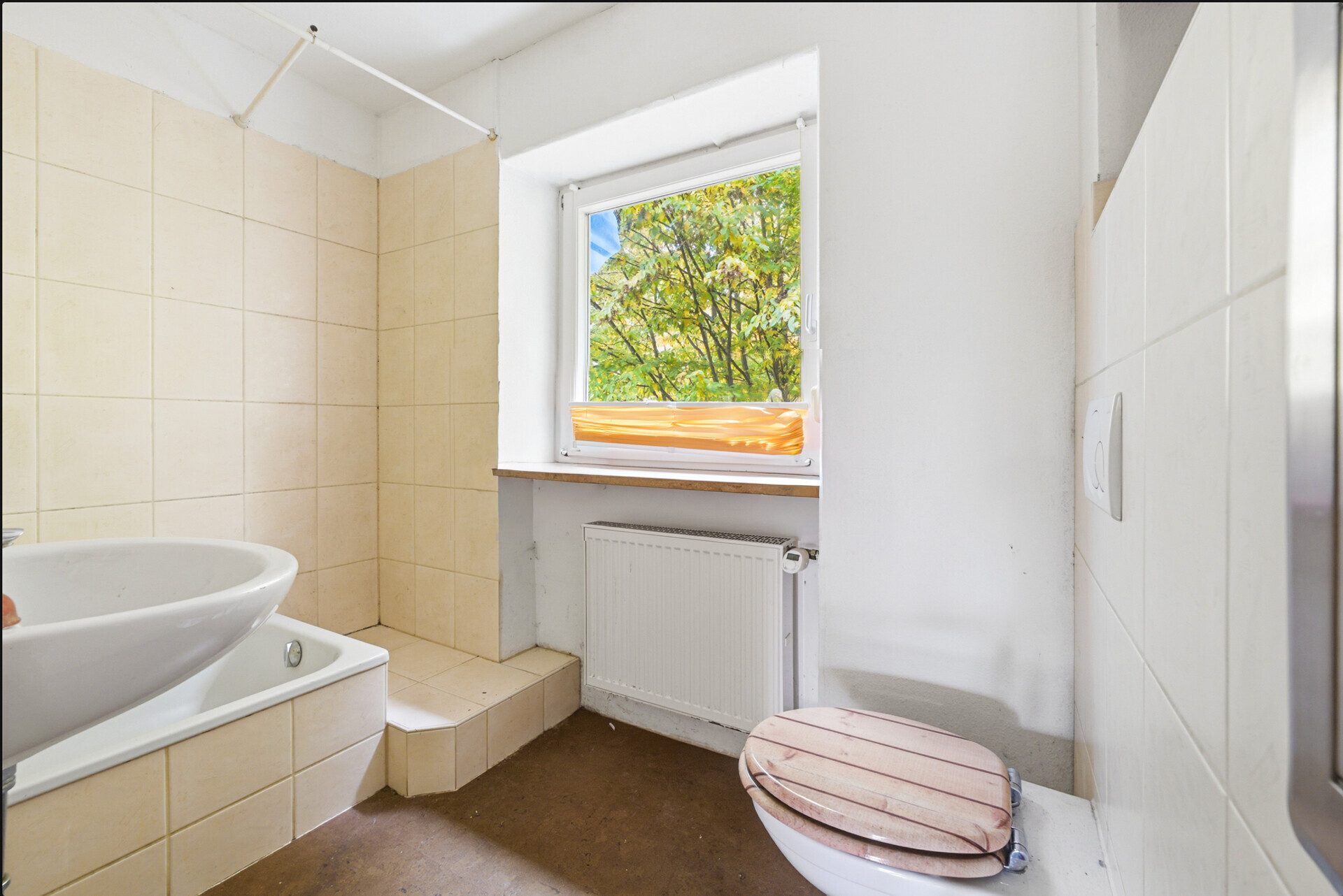 Immobilienangebot - Nürnberg - Alle - Doppelhaushälfte mit sechs Zimmern und großem Grundstück 
in ruhiger Wohnlage.

Nürnberg-Moorenbrunn