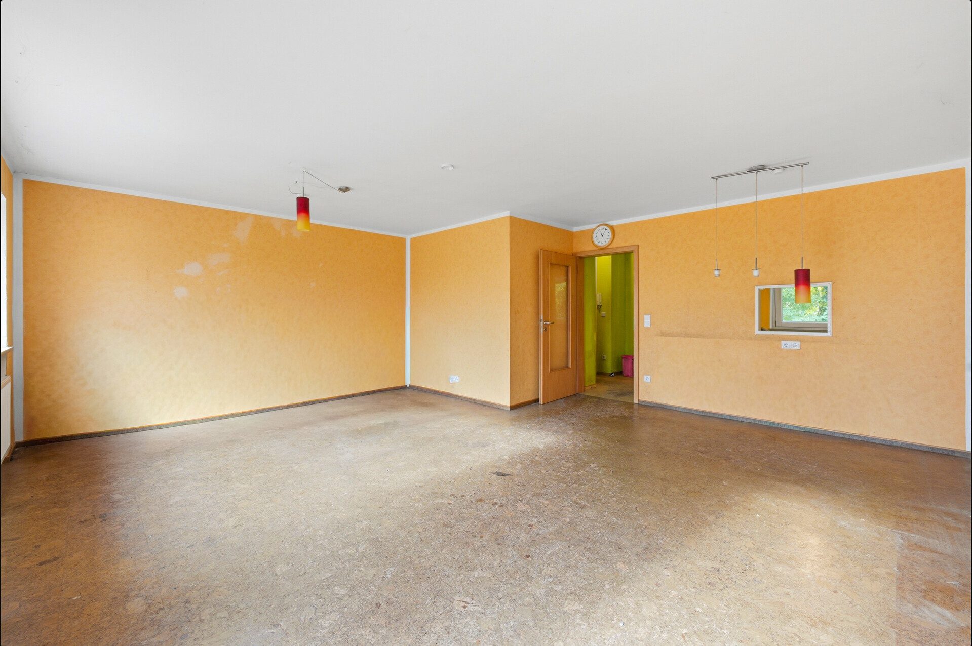 Immobilienangebot - Nürnberg - Alle - Doppelhaushälfte mit sechs Zimmern und großem Grundstück 
in ruhiger Wohnlage.

Nürnberg-Moorenbrunn