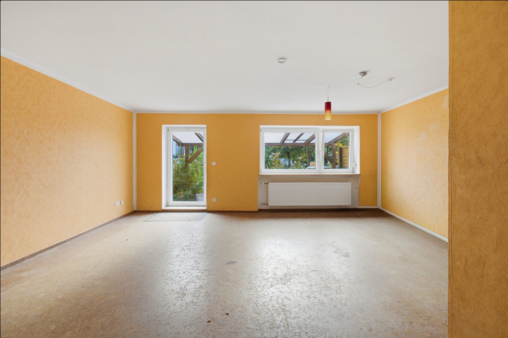 Immobilienangebot - Nürnberg - Alle - Doppelhaushälfte mit sechs Zimmern und großem Grundstück 
in ruhiger Wohnlage.

Nürnberg-Moorenbrunn