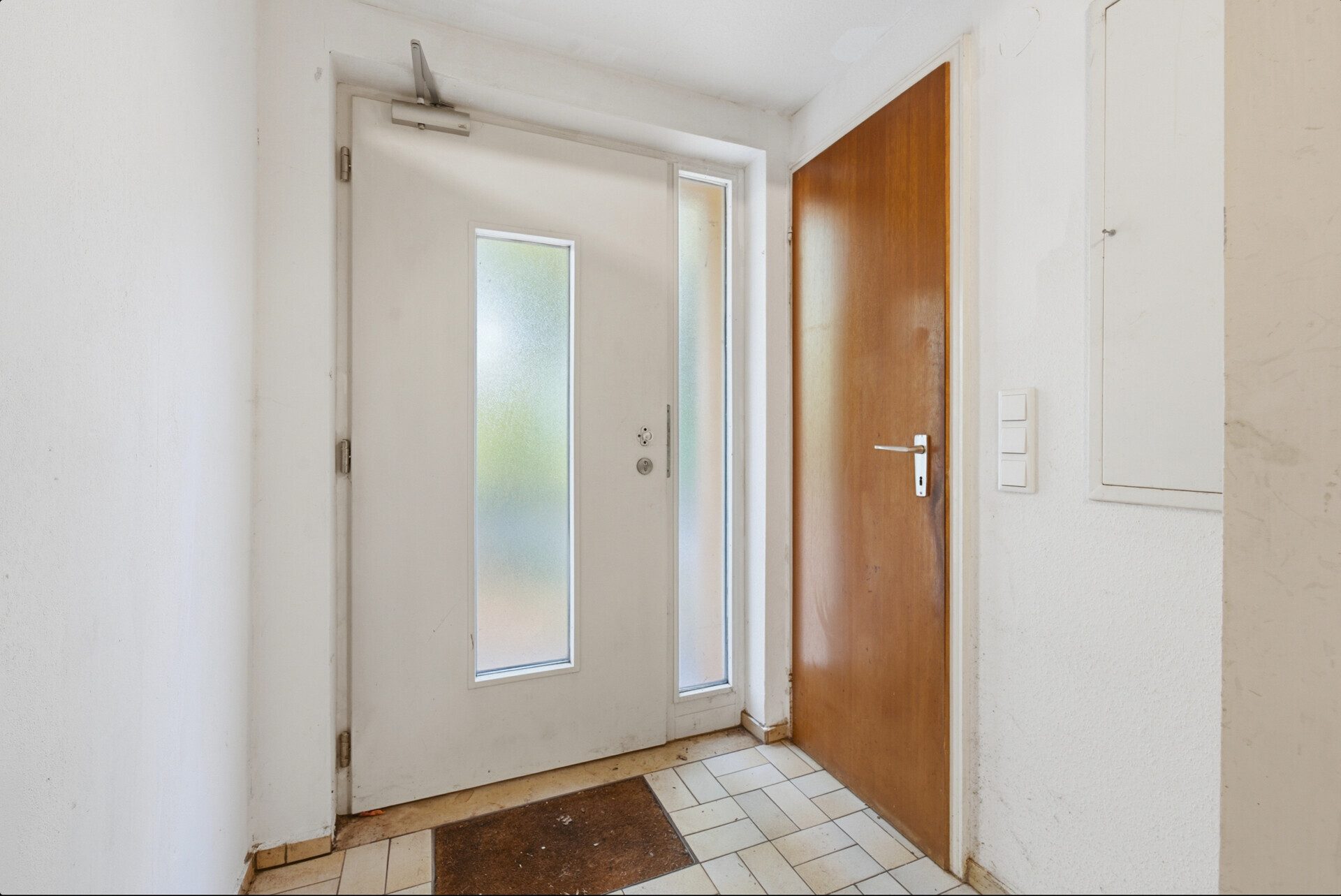 Immobilienangebot - Nürnberg - Alle - Doppelhaushälfte mit sechs Zimmern und großem Grundstück 
in ruhiger Wohnlage.

Nürnberg-Moorenbrunn
