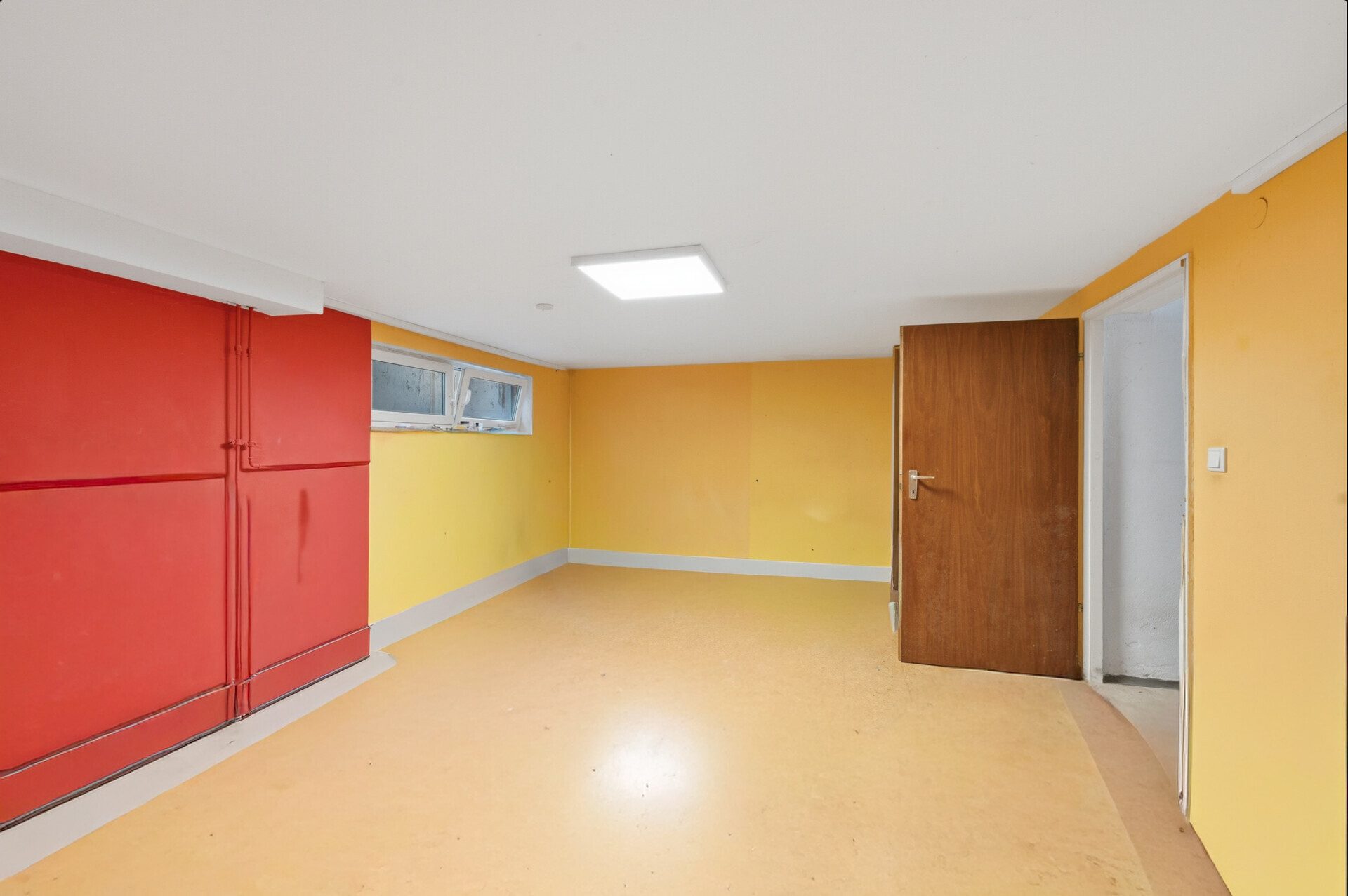 Immobilienangebot - Nürnberg - Alle - Doppelhaushälfte mit sechs Zimmern und großem Grundstück 
in ruhiger Wohnlage.

Nürnberg-Moorenbrunn