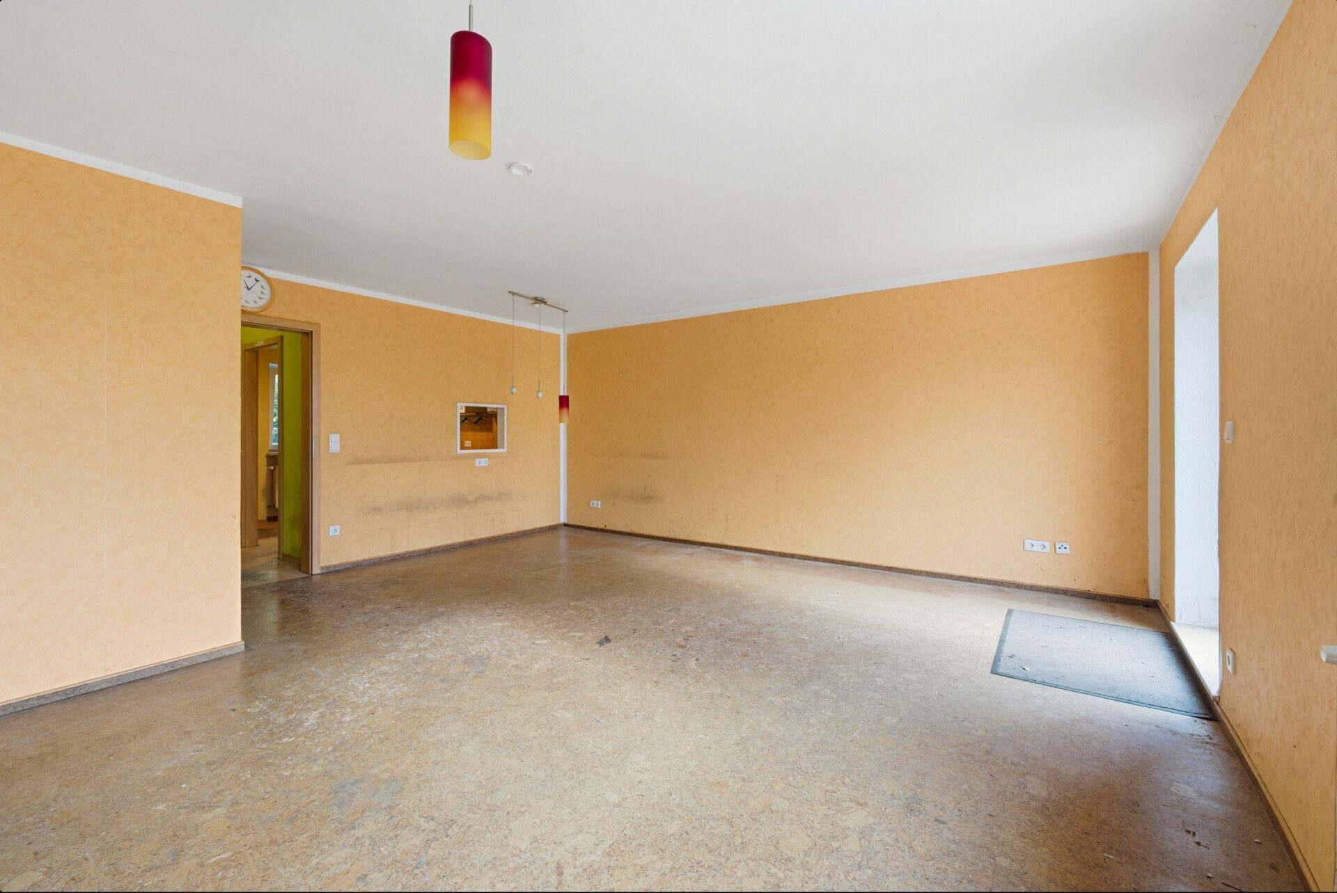 Immobilienangebot - Nürnberg - Alle - Doppelhaushälfte mit sechs Zimmern und großem Grundstück 
in ruhiger Wohnlage.

Nürnberg-Moorenbrunn