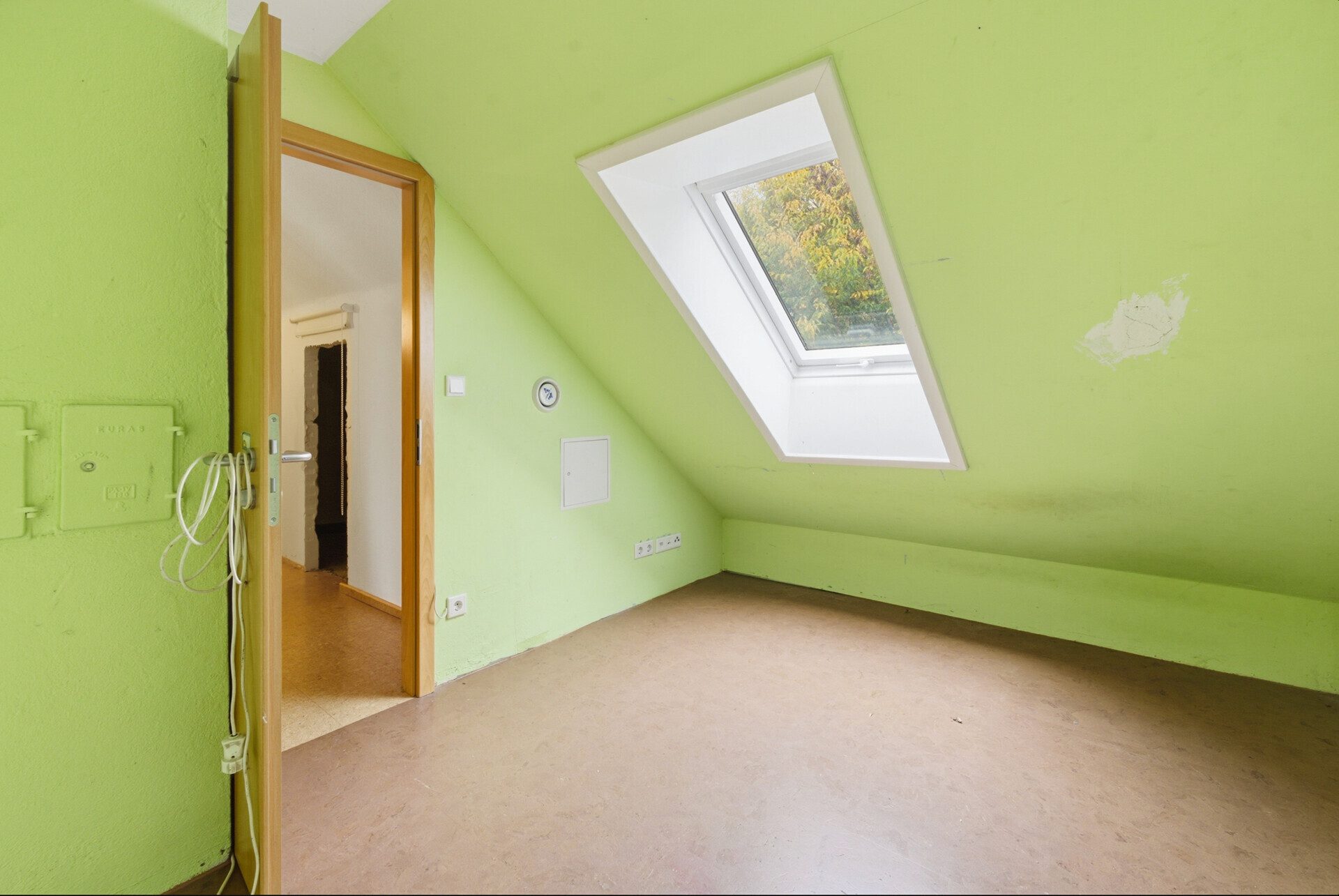 Immobilienangebot - Nürnberg - Alle - Doppelhaushälfte mit sechs Zimmern und großem Grundstück 
in ruhiger Wohnlage.

Nürnberg-Moorenbrunn