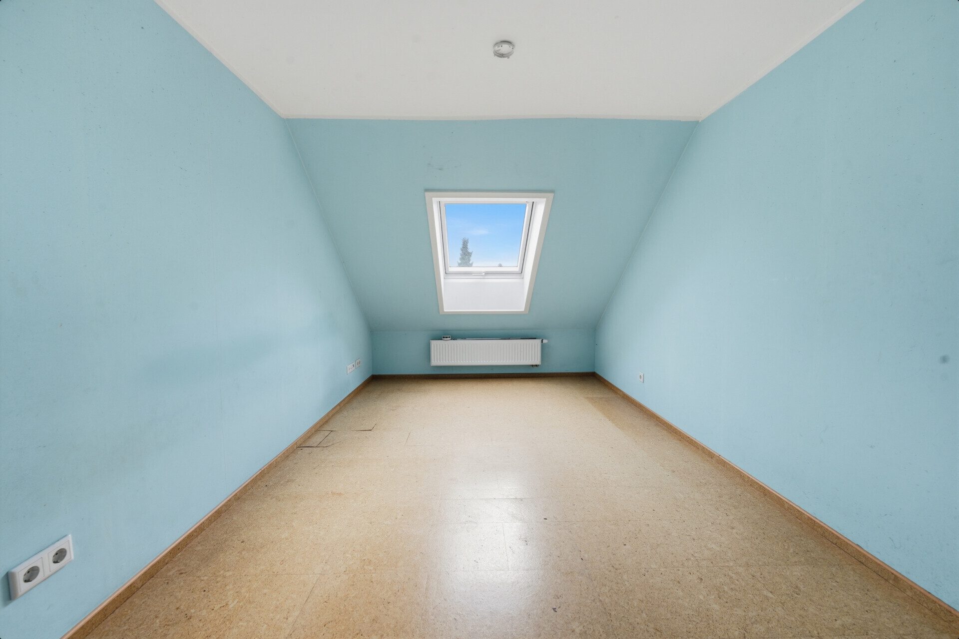Immobilienangebot - Nürnberg - Alle - Doppelhaushälfte mit sechs Zimmern und großem Grundstück 
in ruhiger Wohnlage.

Nürnberg-Moorenbrunn