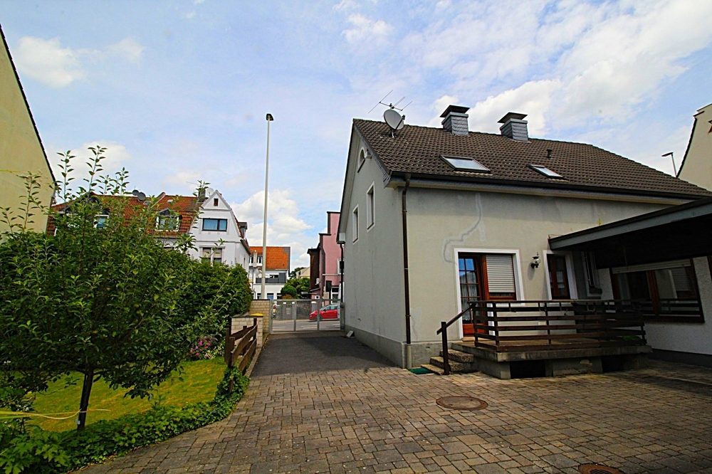 Immobilienangebot - Solingen - Alle - Kernsaniertes Einfamilienhaus mit (Bau)-Grundstück und großem Anbau mit vielen Nutzungsmöglichkeiten