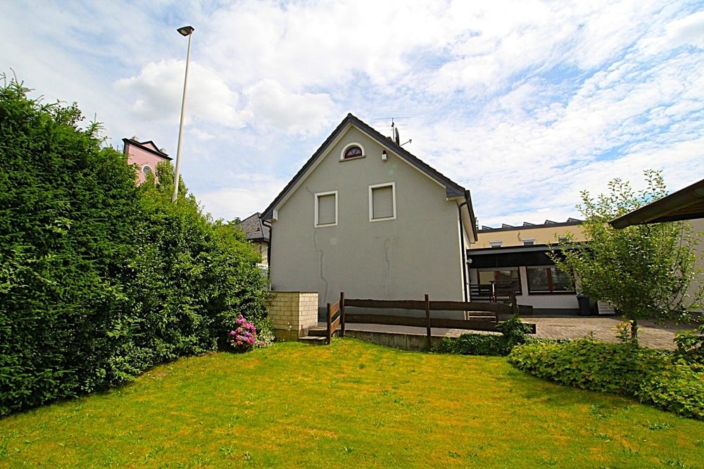 Immobilienangebot - Solingen - Alle - Kernsaniertes Einfamilienhaus mit (Bau)-Grundstück und großem Anbau mit vielen Nutzungsmöglichkeiten