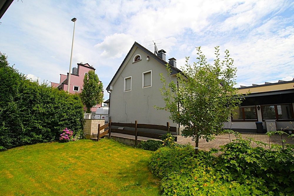 Immobilienangebot - Solingen - Alle - Kernsaniertes Einfamilienhaus mit (Bau)-Grundstück und großem Anbau mit vielen Nutzungsmöglichkeiten